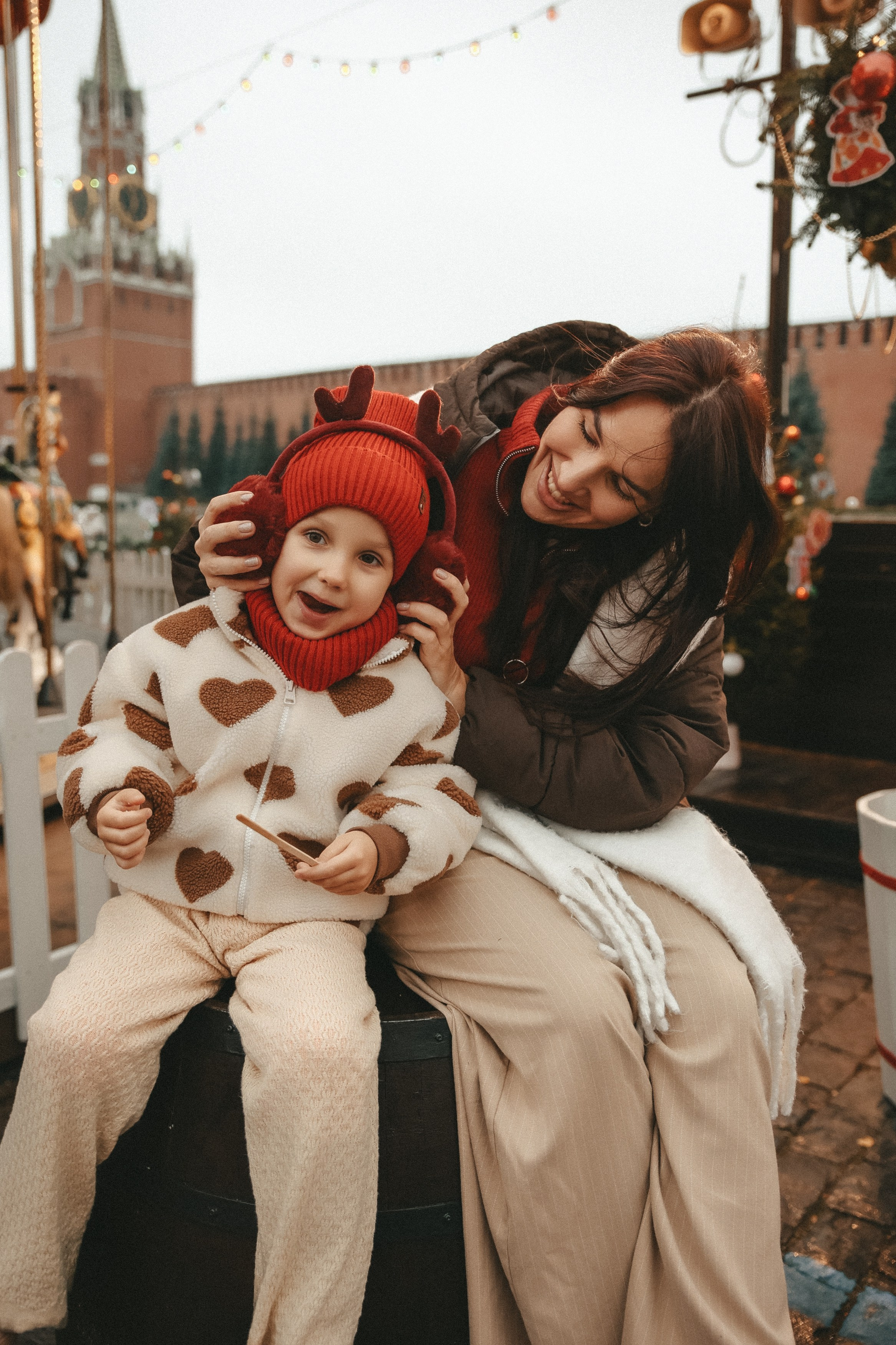 Новогодняя фотосессия на Гум ярмарка мама и дочка. Фотограф Владимир Москва