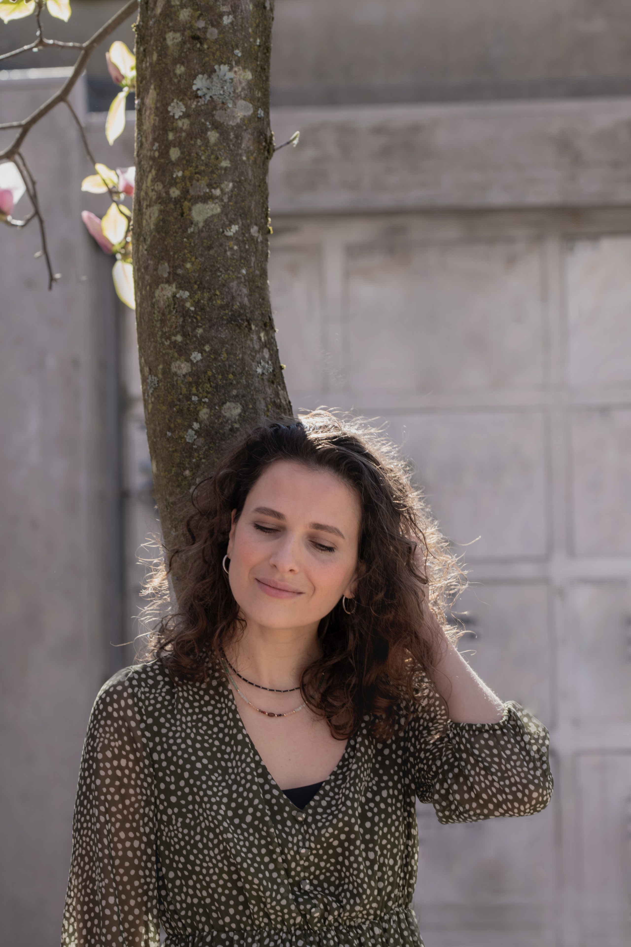 MARIA with Magnolias. Anastasiia Antoniuk portrait, family and couple photographer, Portugal