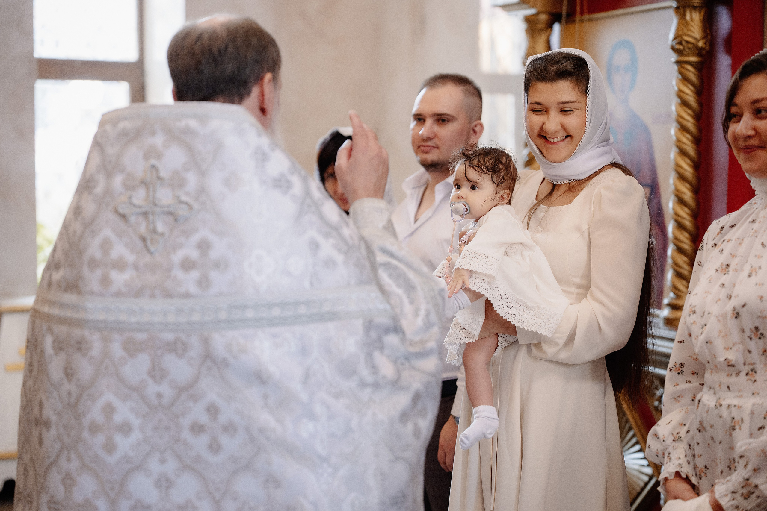 Таинство крещения Снежаны. Фотограф на Крещение и Венчание в Красноярске Рамазанова Юлия