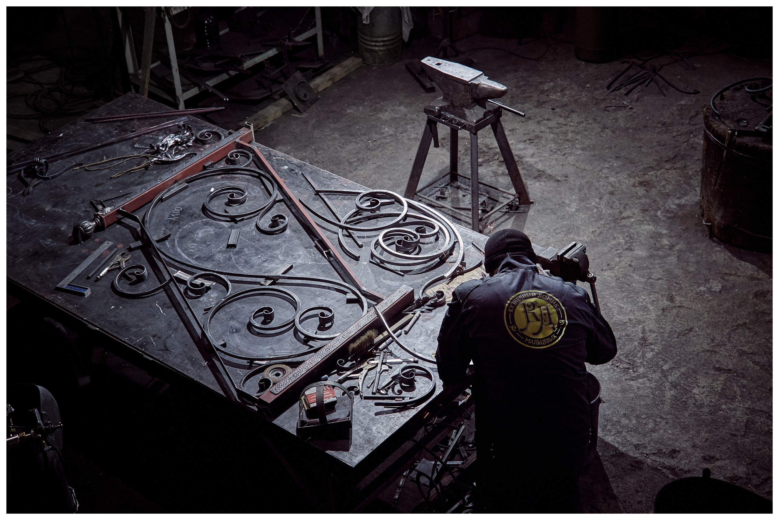 Съемка в кузнице города Качканар. Контент для бизнеса в Екатеринбурге Полдень Медиа