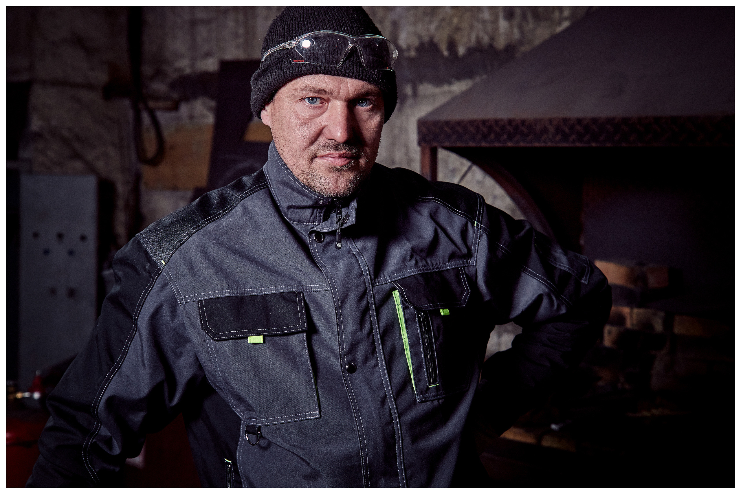 Съемка в кузнице города Качканар. Контент для бизнеса в Екатеринбурге Полдень Медиа