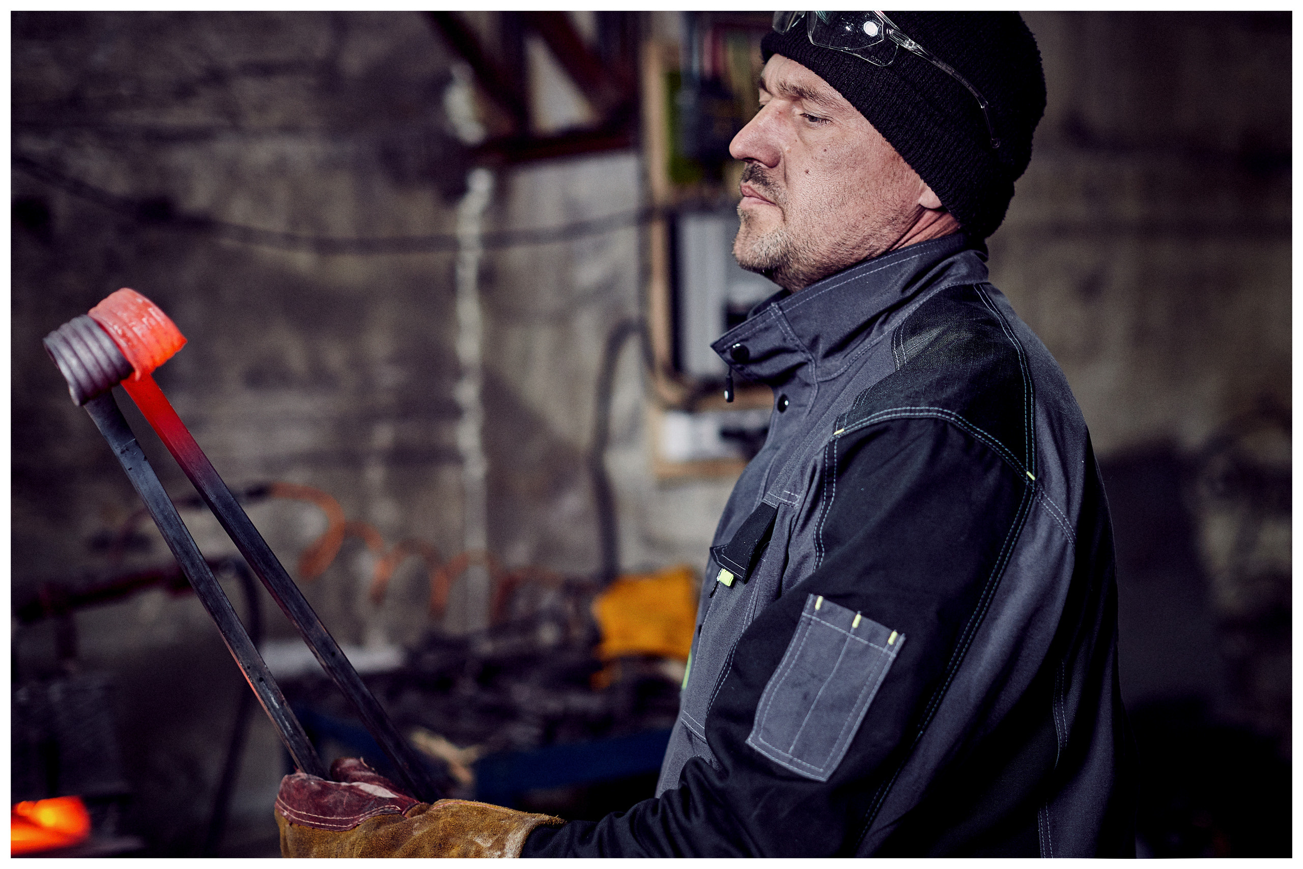 Съемка в кузнице города Качканар. Контент для бизнеса в Екатеринбурге Полдень Медиа