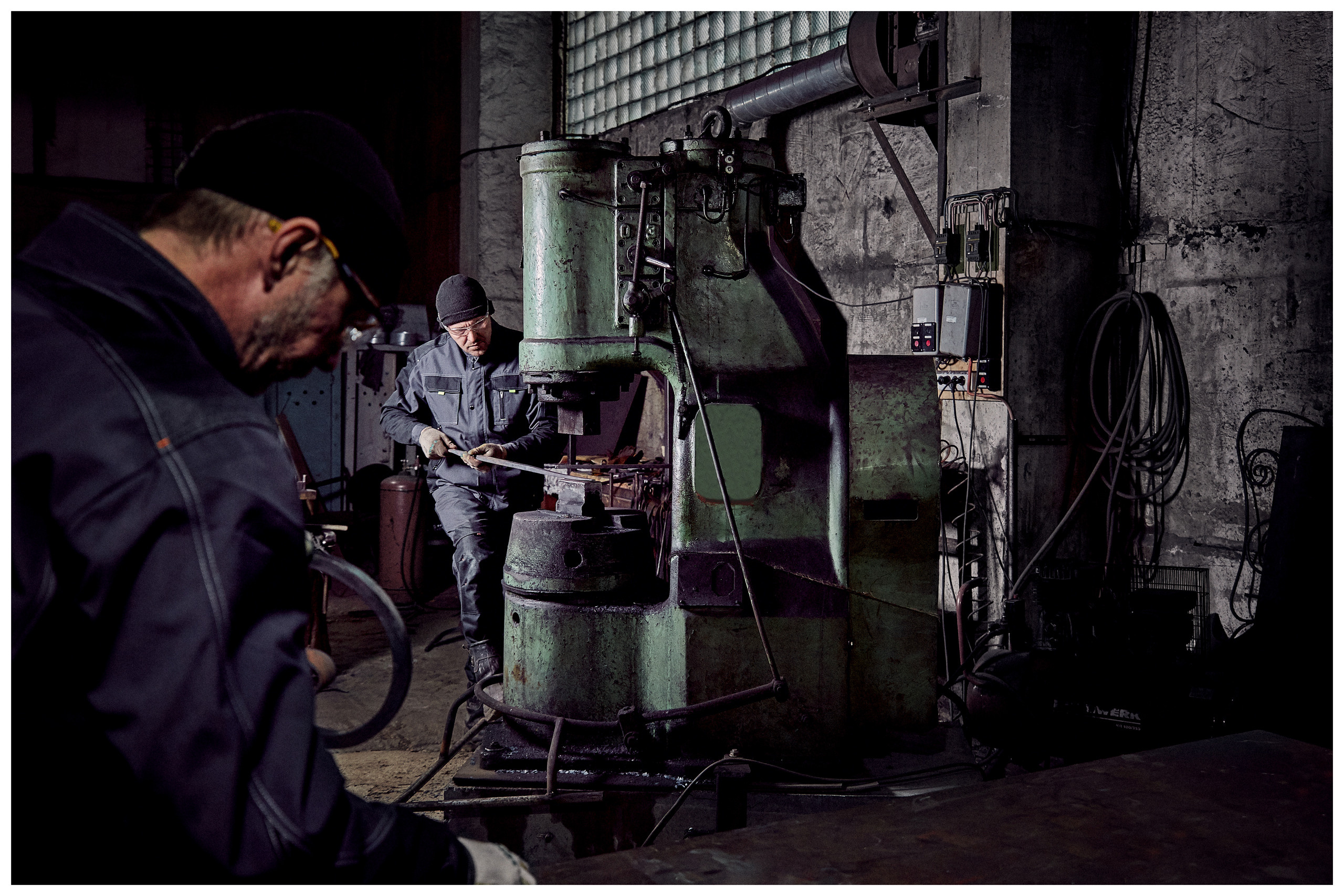 Съемка в кузнице города Качканар. Контент для бизнеса в Екатеринбурге Полдень Медиа