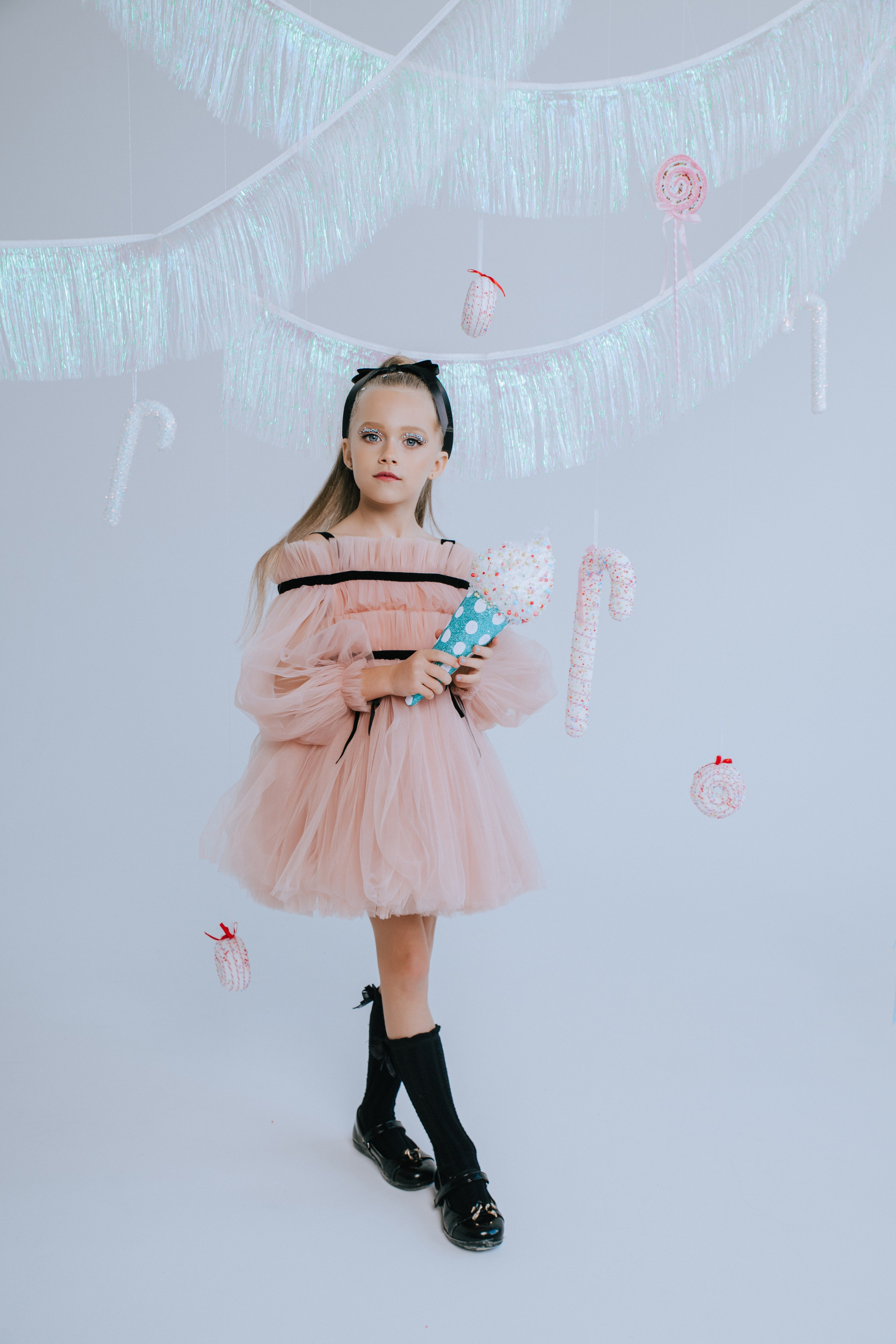 Мира. Фотограф Ярмишко Дарья. Выпускные фотокниги