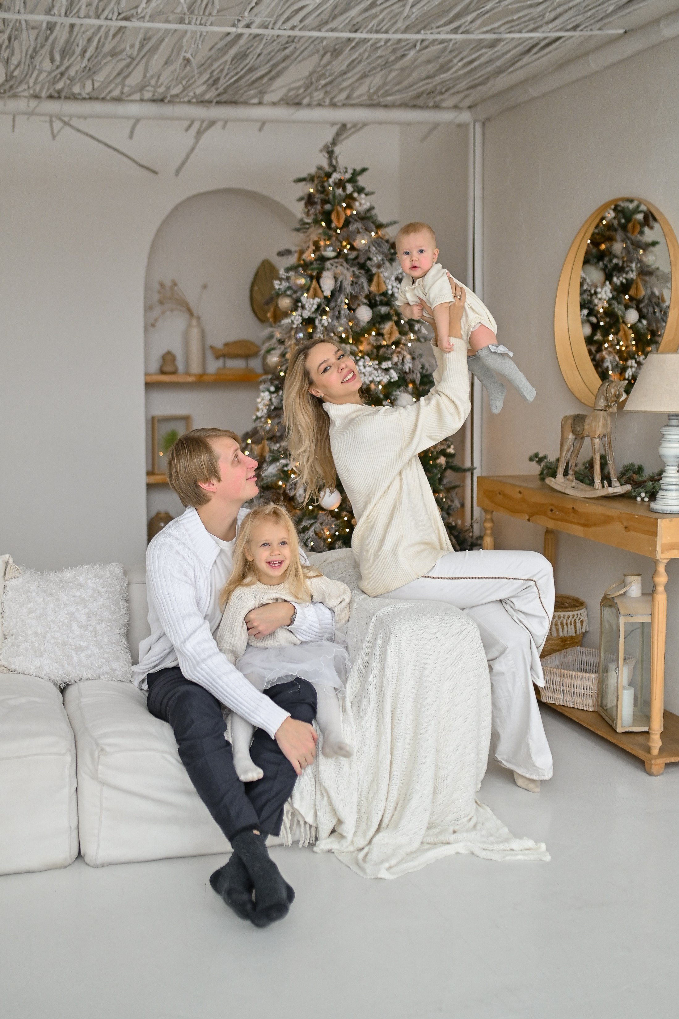 Семейная фотосессия в зале Убуд фотостудия Мимика. Semerlina.ru