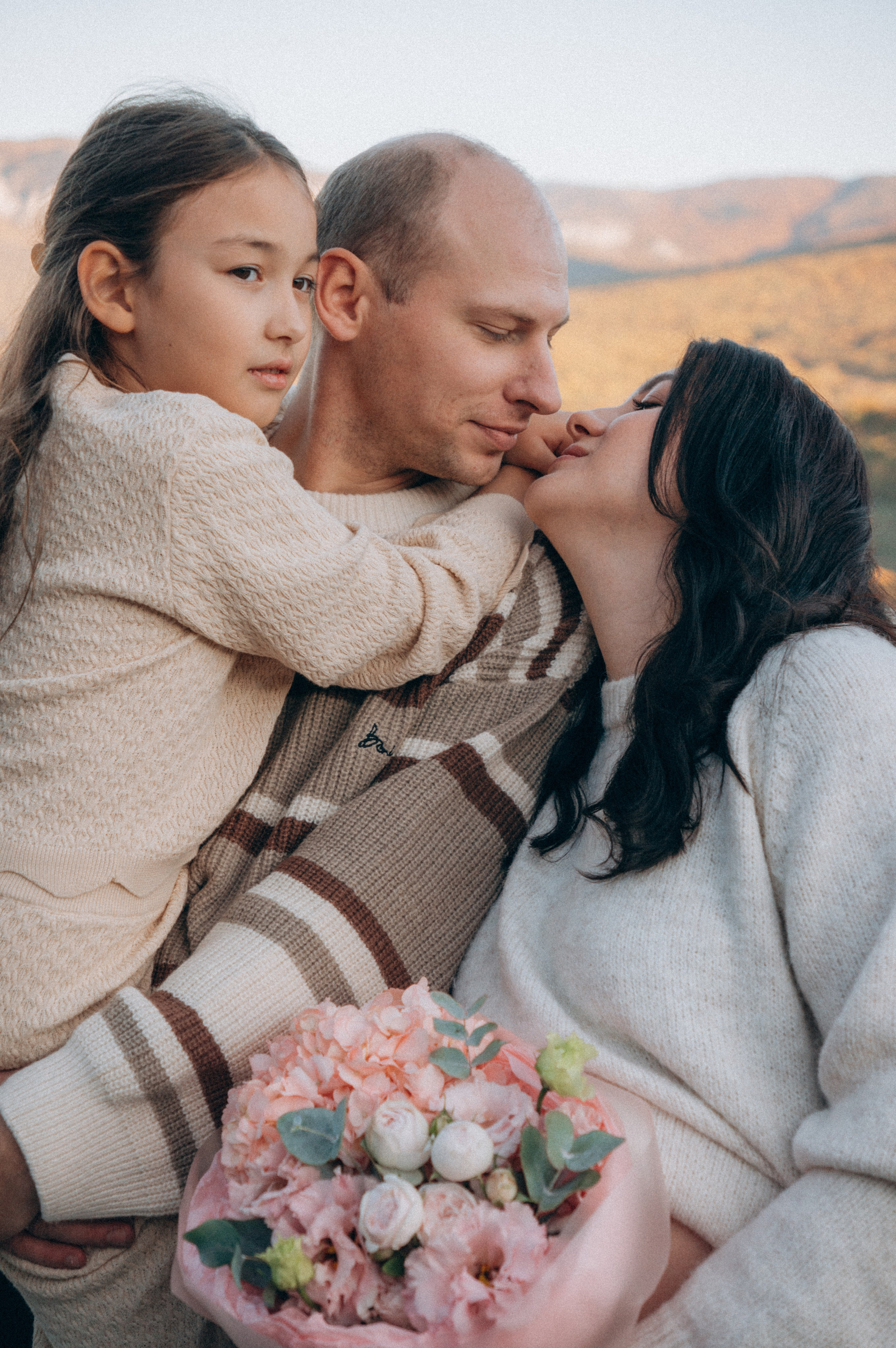 Юлия и Денис с детьми. Обо мне