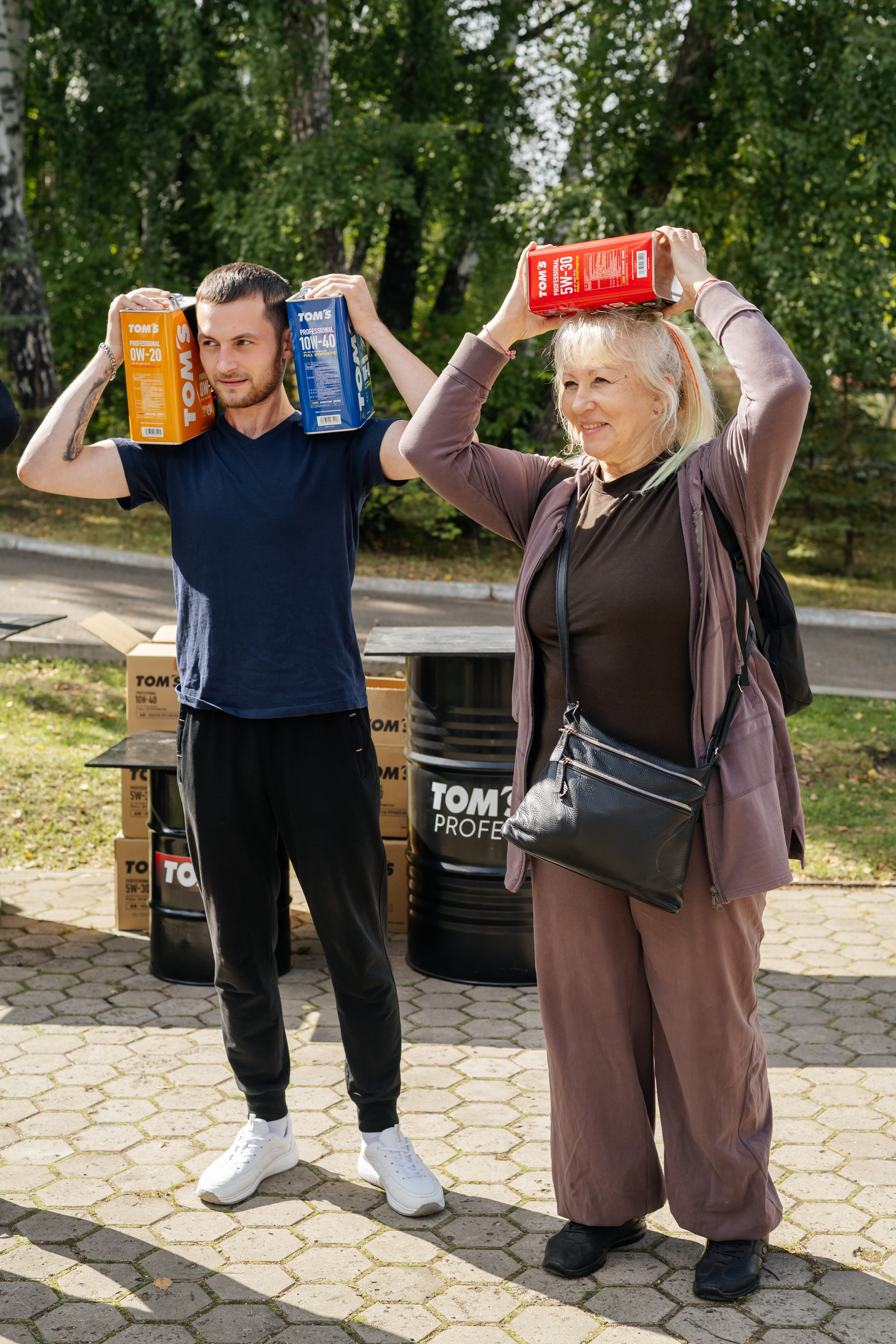 Моторное масло Tom's. Фотограф в Красноярске