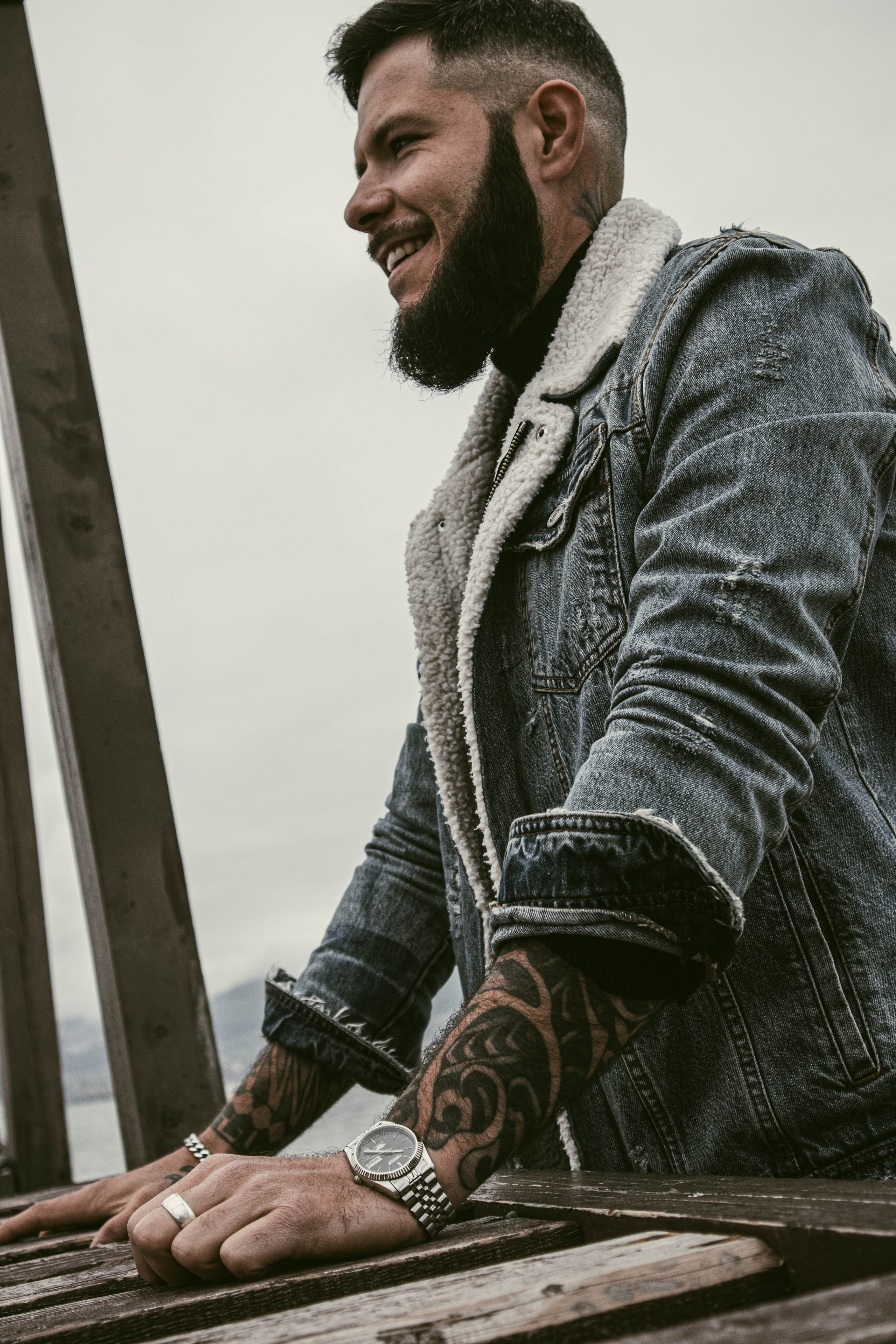 О. Уличный фотограф Города N