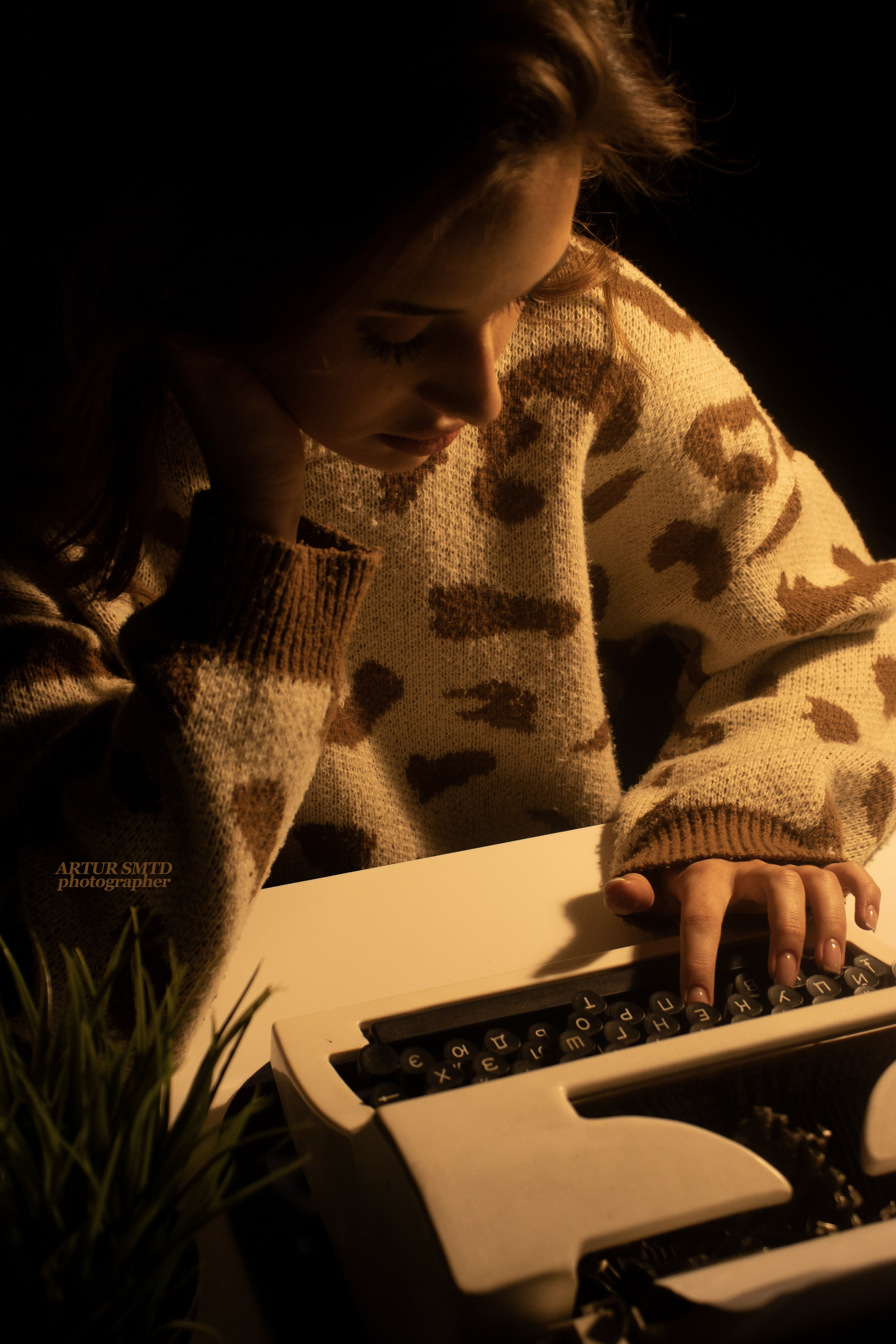 Алиса, сюжет за одним столом…. Фотограф из Новосибирска Артур Шамсутдинов