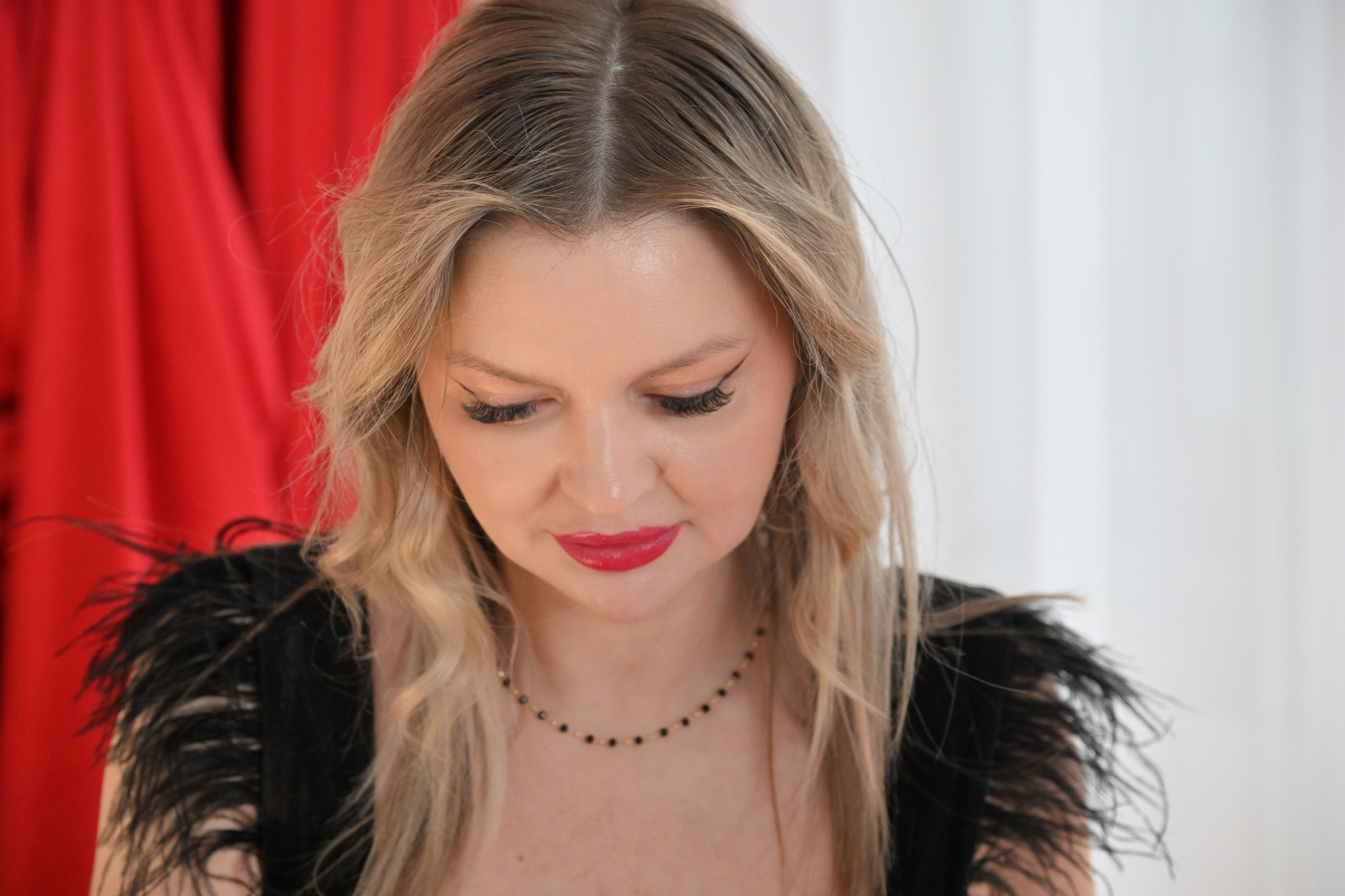 КРАСНАЯ КОМНАТА КСЕНИЯ СЕМЕНЦОВА. Фотограф в Санкт-Петербурге Сафронов Николай