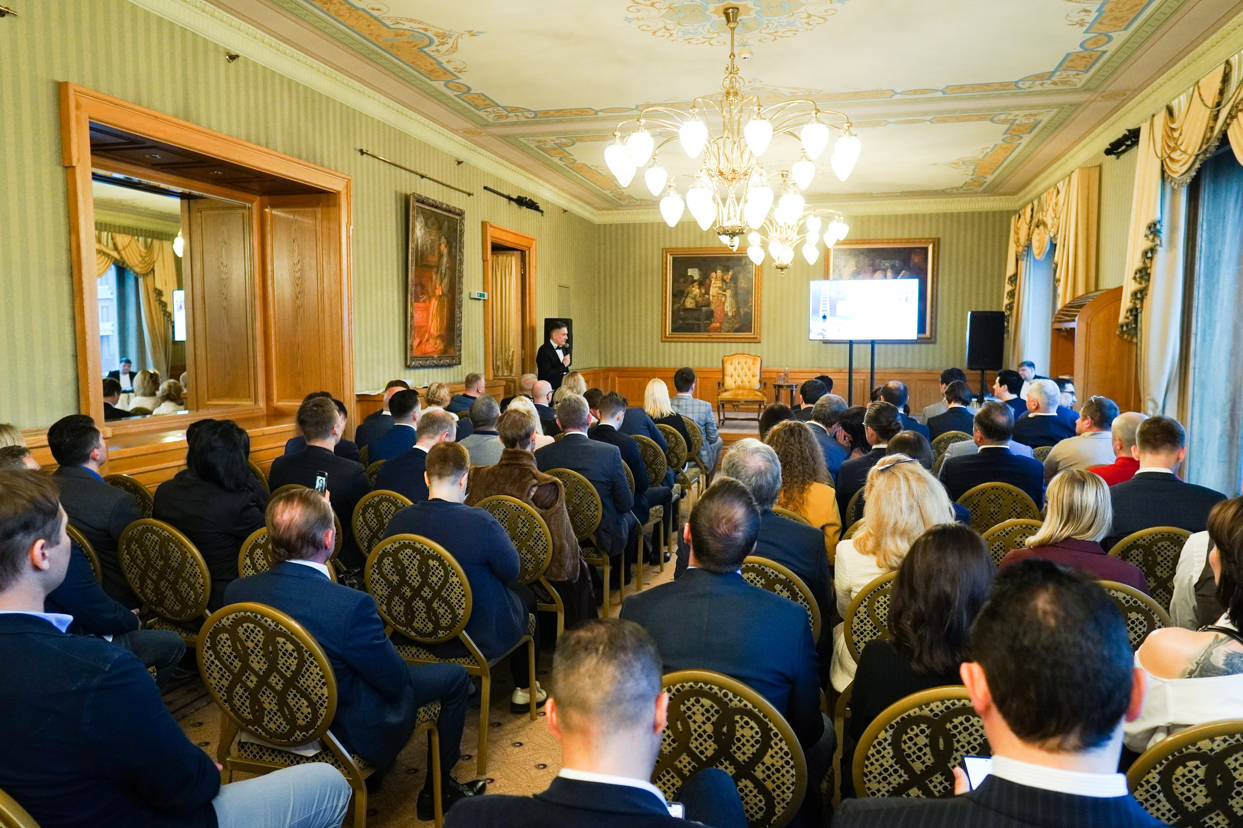 Конференция с М Хазиным. Фото | Видео Контент Мишель Ватаманюк