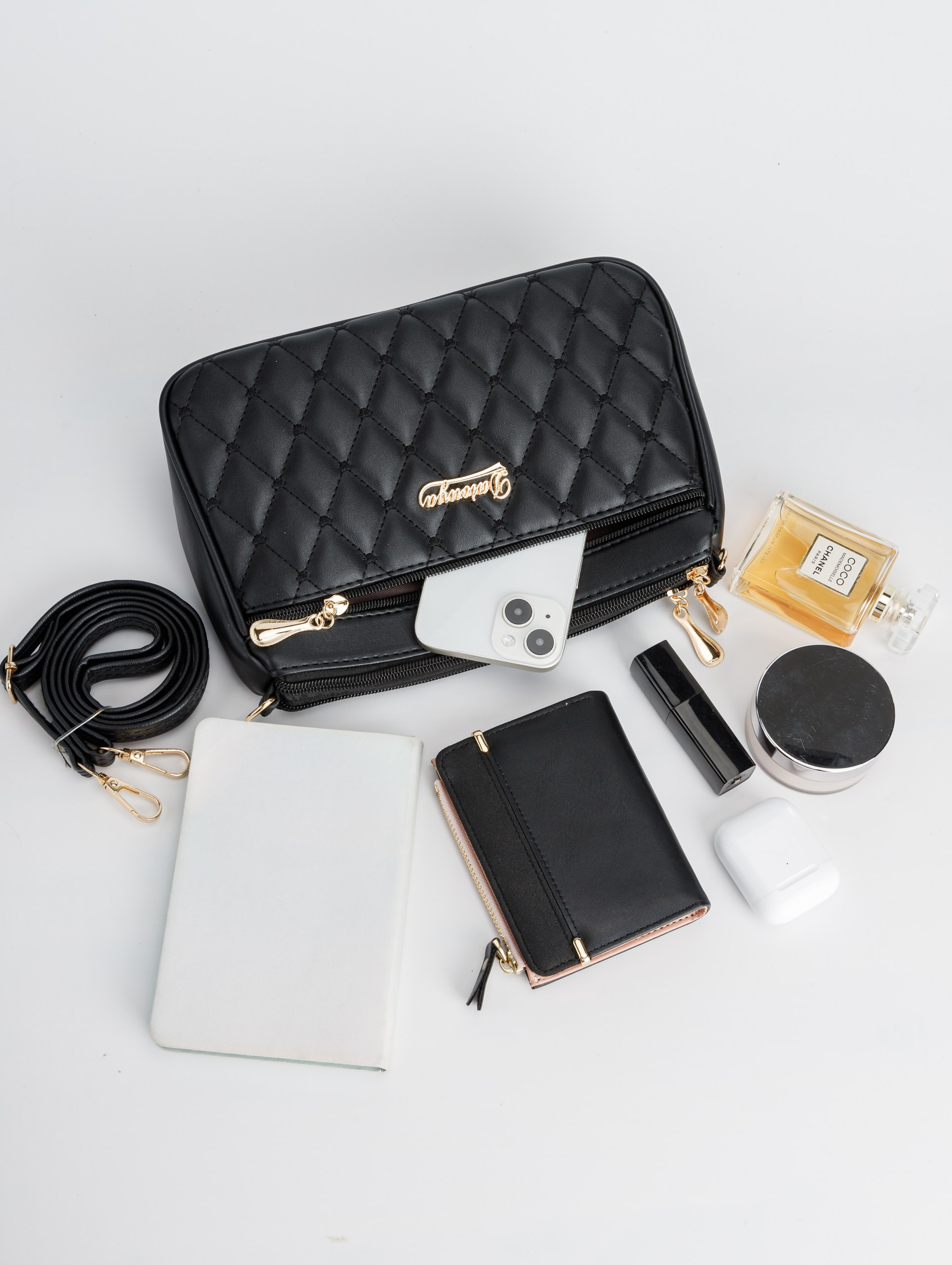 Съемка розовой и черной сумки для маркетплейса. Студия коммерческой съемки ХВОЯ