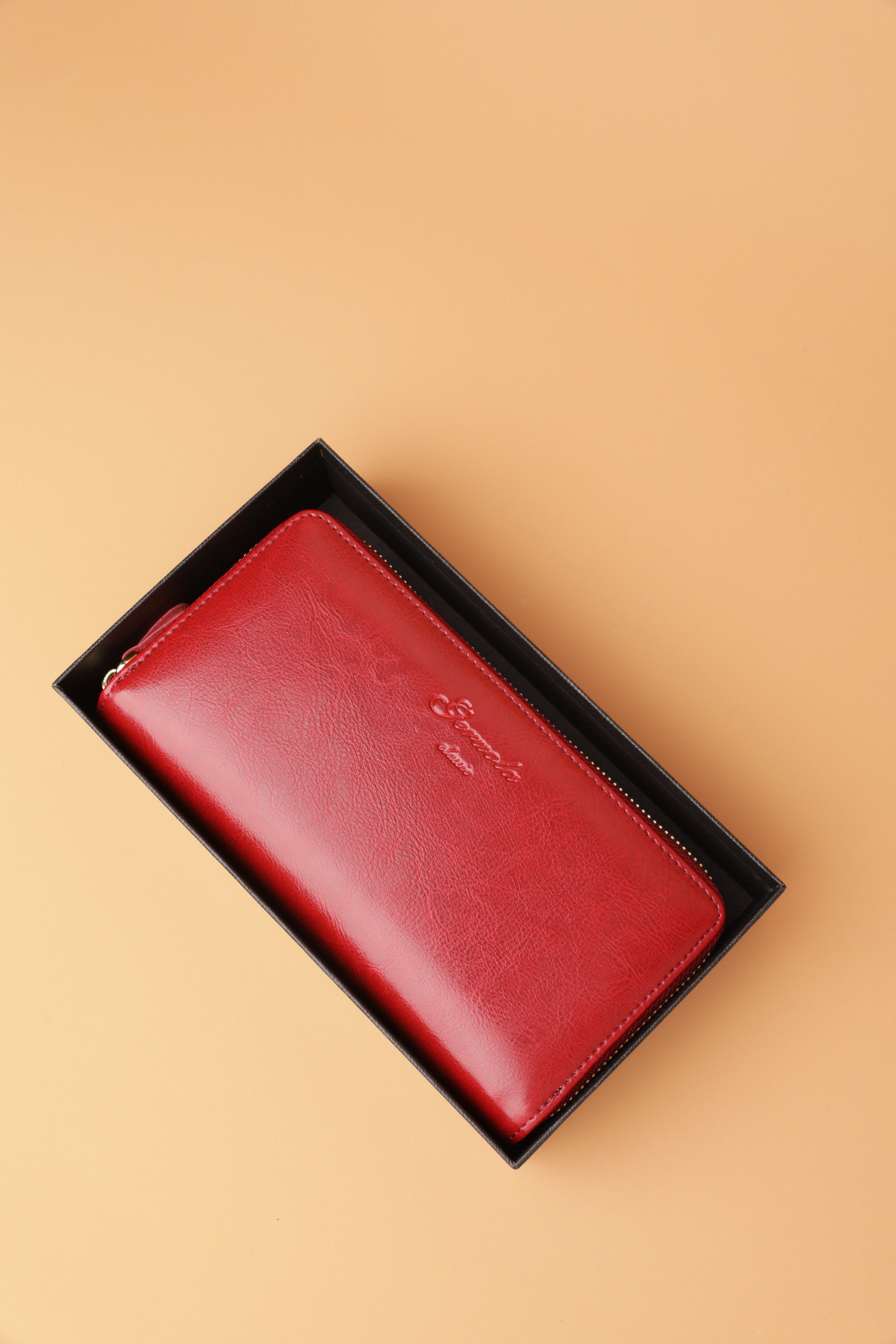 Кошелек женский. Фотостудия предметной и модельной съёмки для маркетплейсов