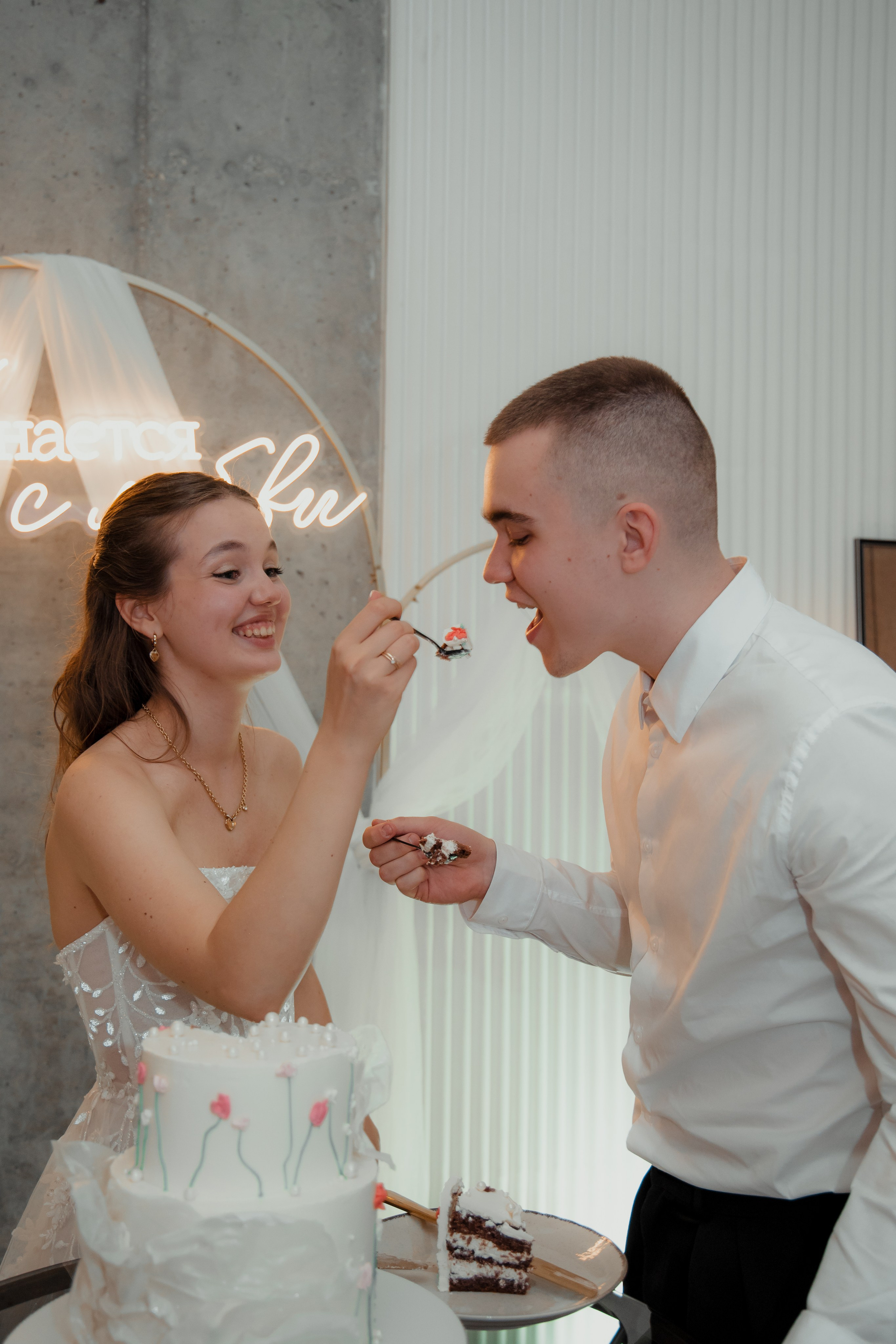 Банкет в кругу близких. Свадебный фотограф и видеограф в Москве — анонс фото и видео с церемонии в день свадьбы