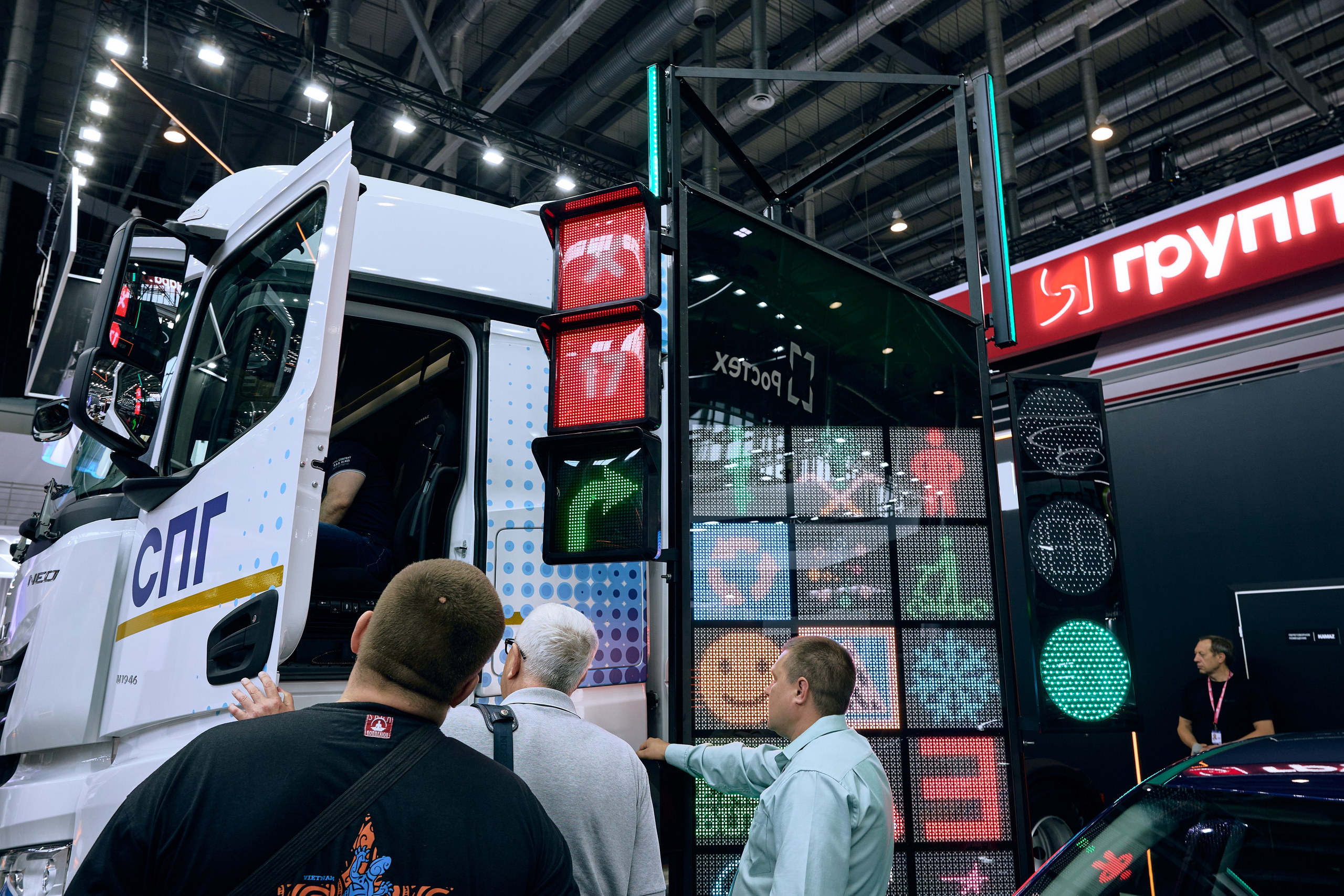 Иннопром-2025. Предметный и репортажный фотограф Алексей Кротов