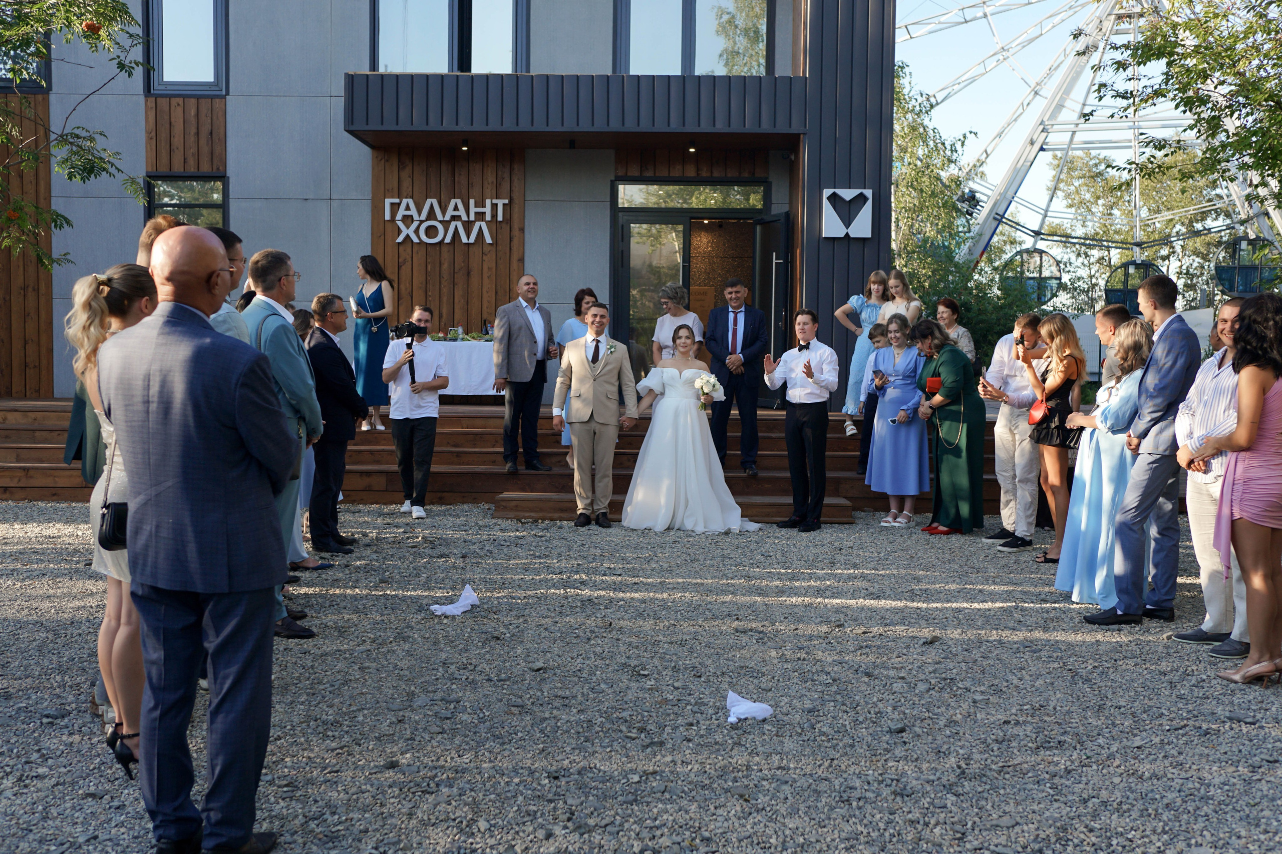 Лиза и Сережа: регистрация, прогулка и банкет. Фотограф в Иркутске