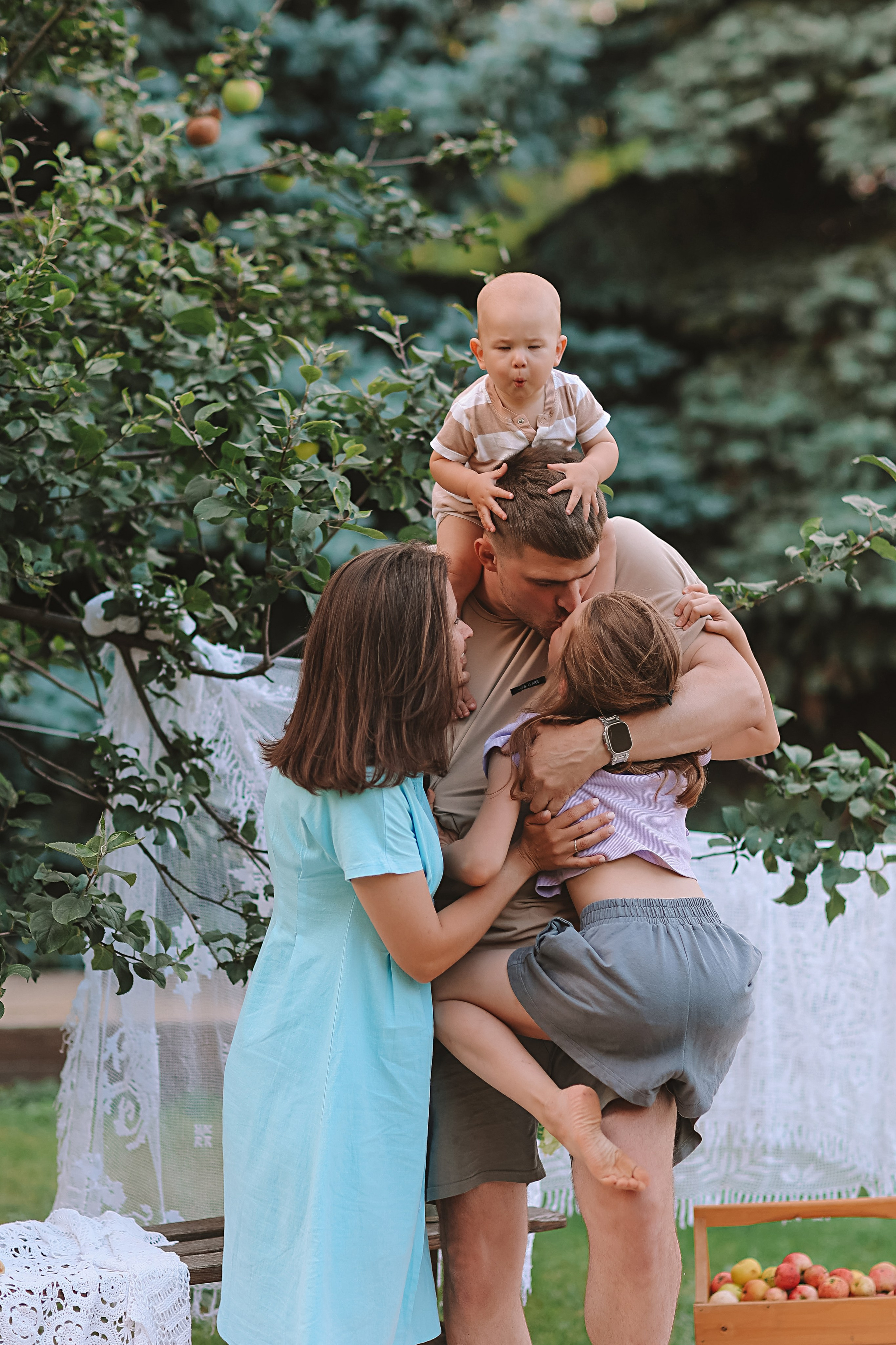 Яблоки. Семейный фотограф Тюмень, фотограф на роды Салмина Мария
