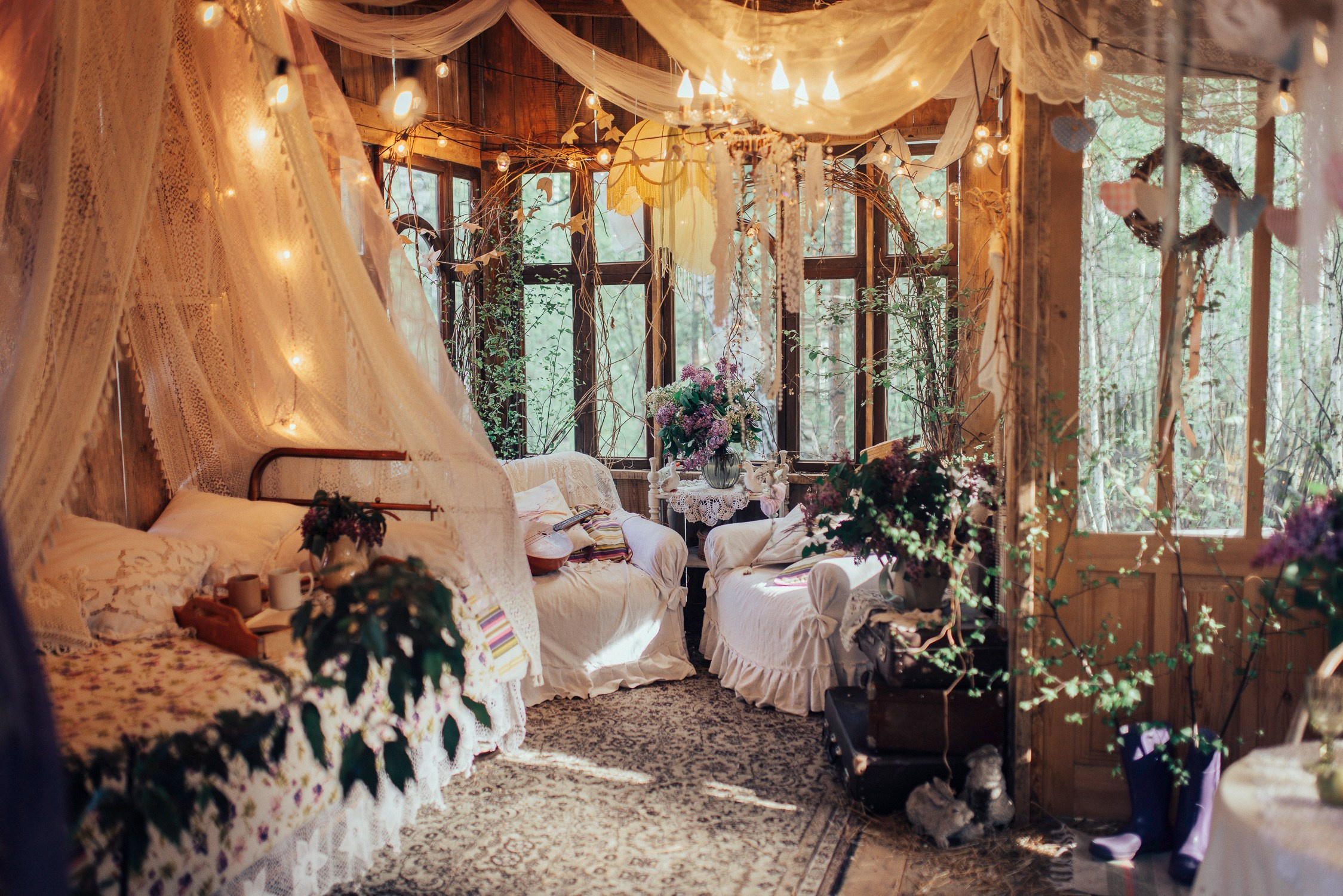 Домик на Дереве с Сеновалом — Локация в стиле Бохо/Прованс для волшебных фотосессий в Екатеринбурге. Фотостудия «Зачарованный Сад» в 20 минутах от центра Екатеринбурга