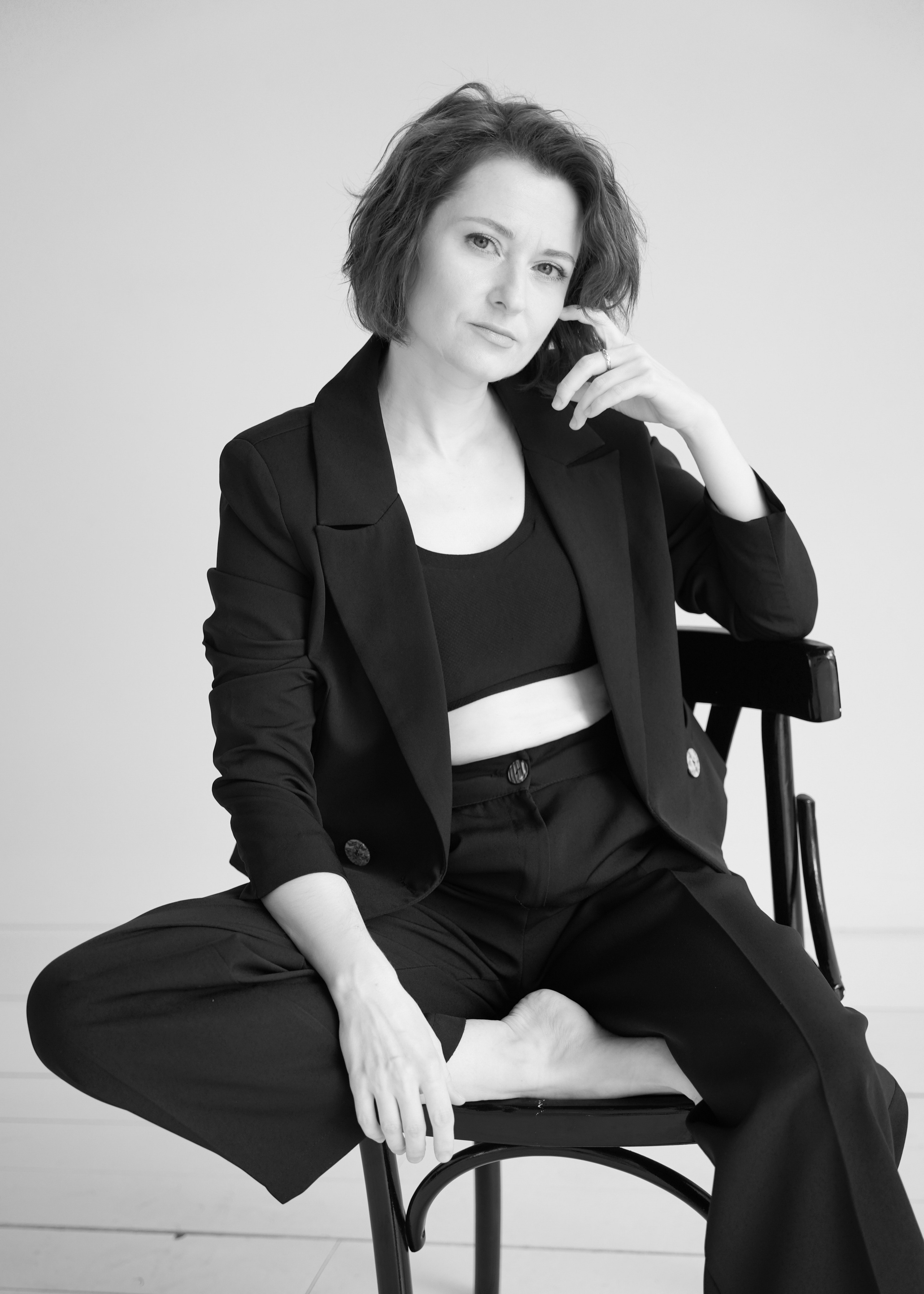 Нежная фотосессия для женщины в светлой студии. Женский фотограф в Красноярске