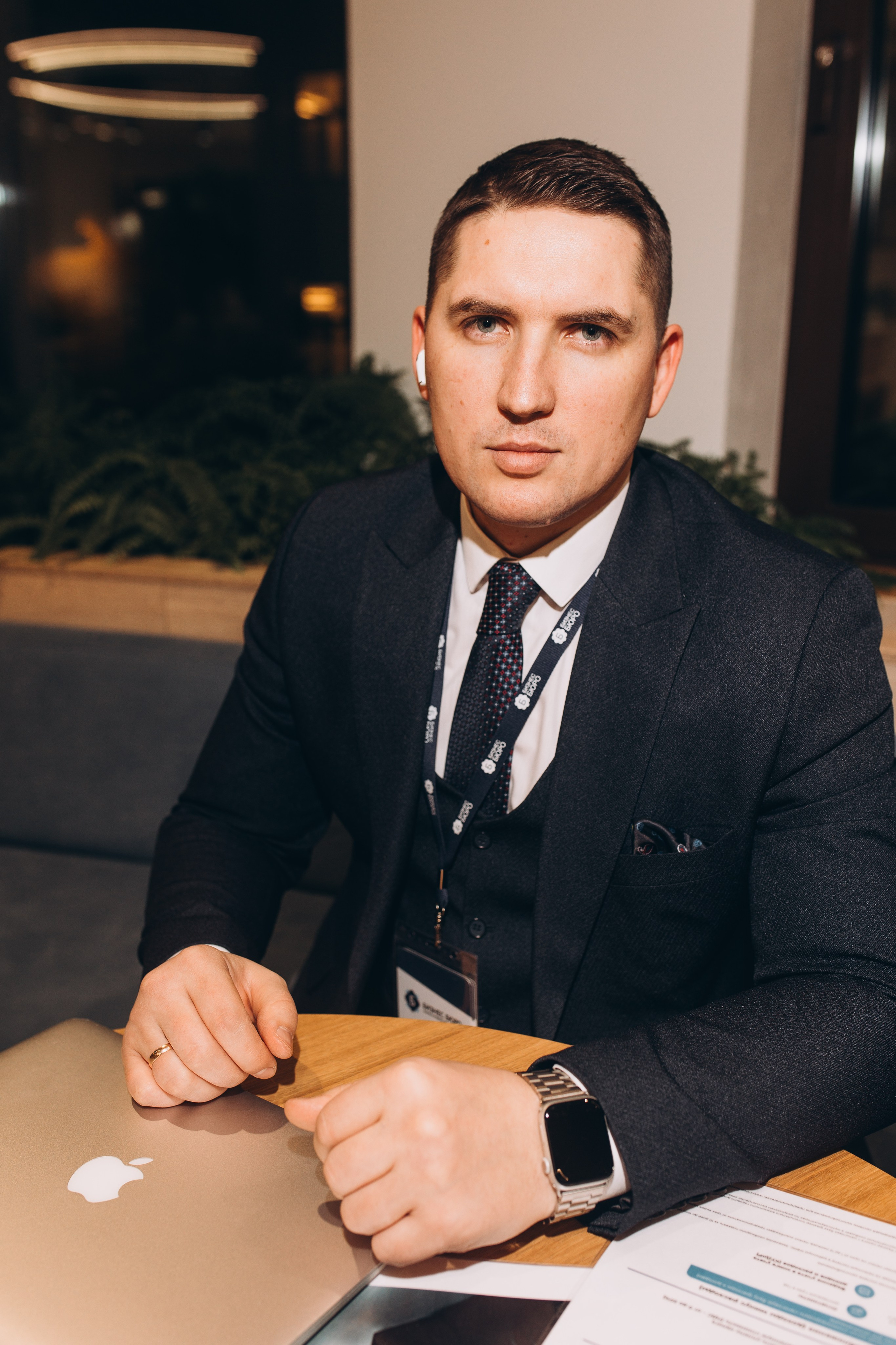 Фотосессия команды «Бизнес бюро». Фотограф Артем Бросов в Санкт-Петербурге и Дубае