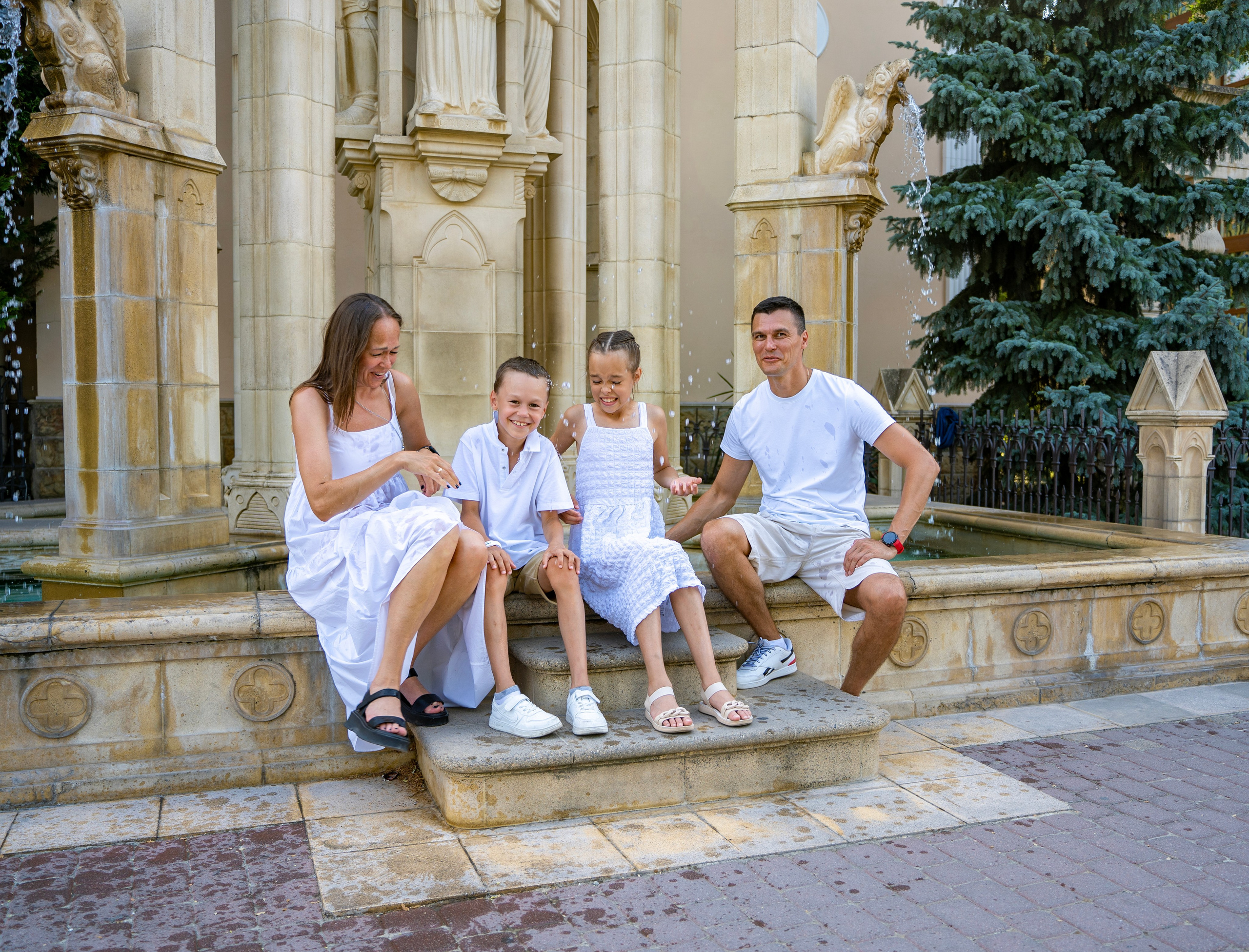 Семейная фотопрогулка по Кабардинке. Семейный и детский фотограф Екатерина Черняева. Снимаю портреты, love story, фотопрогулки, работаю на улице, в кафе, студии, дома у клиента