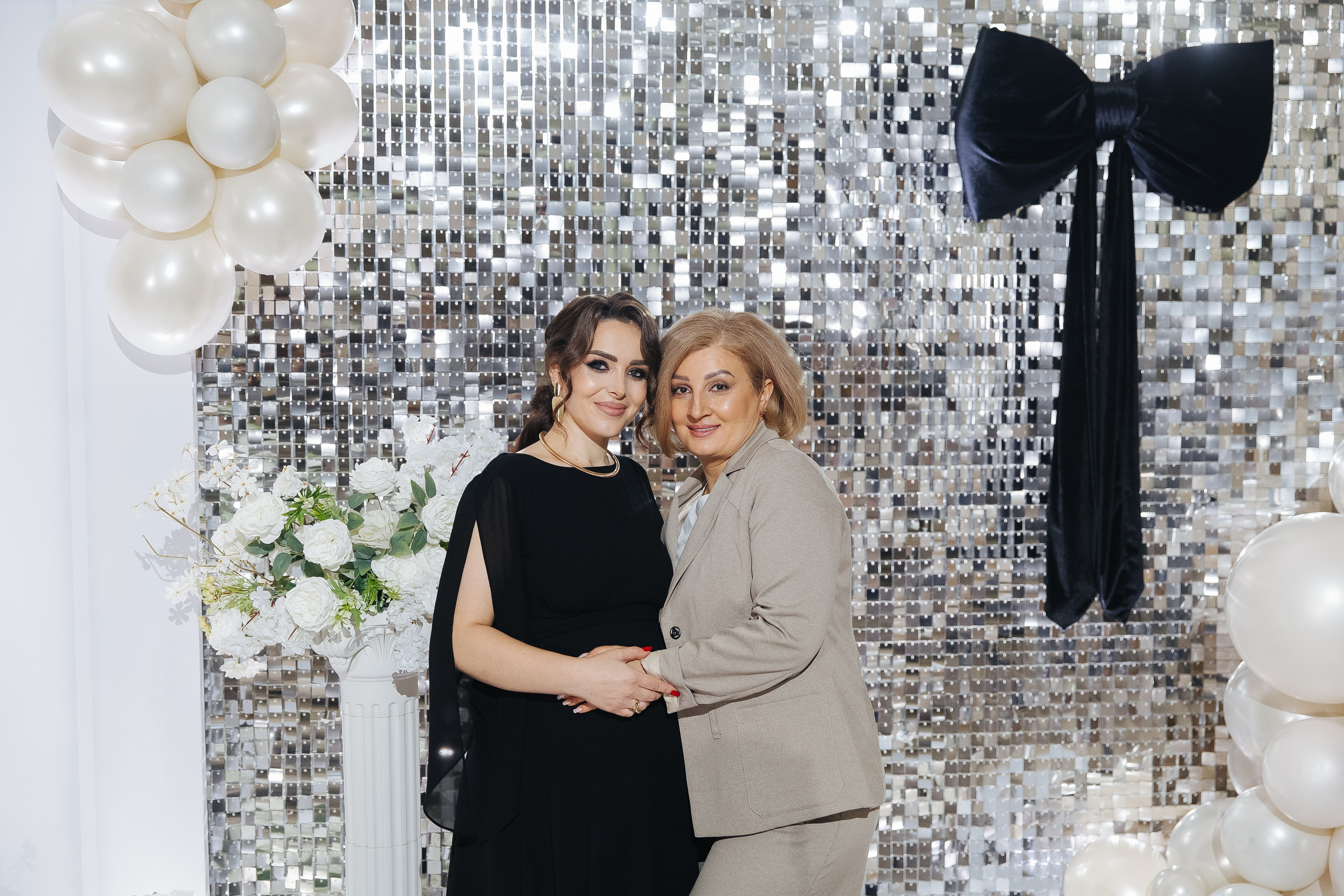 Ани и Назели. 35&5 День рождения, «Янтарь». Фотограф в Красноярске Надежда Воскресенская