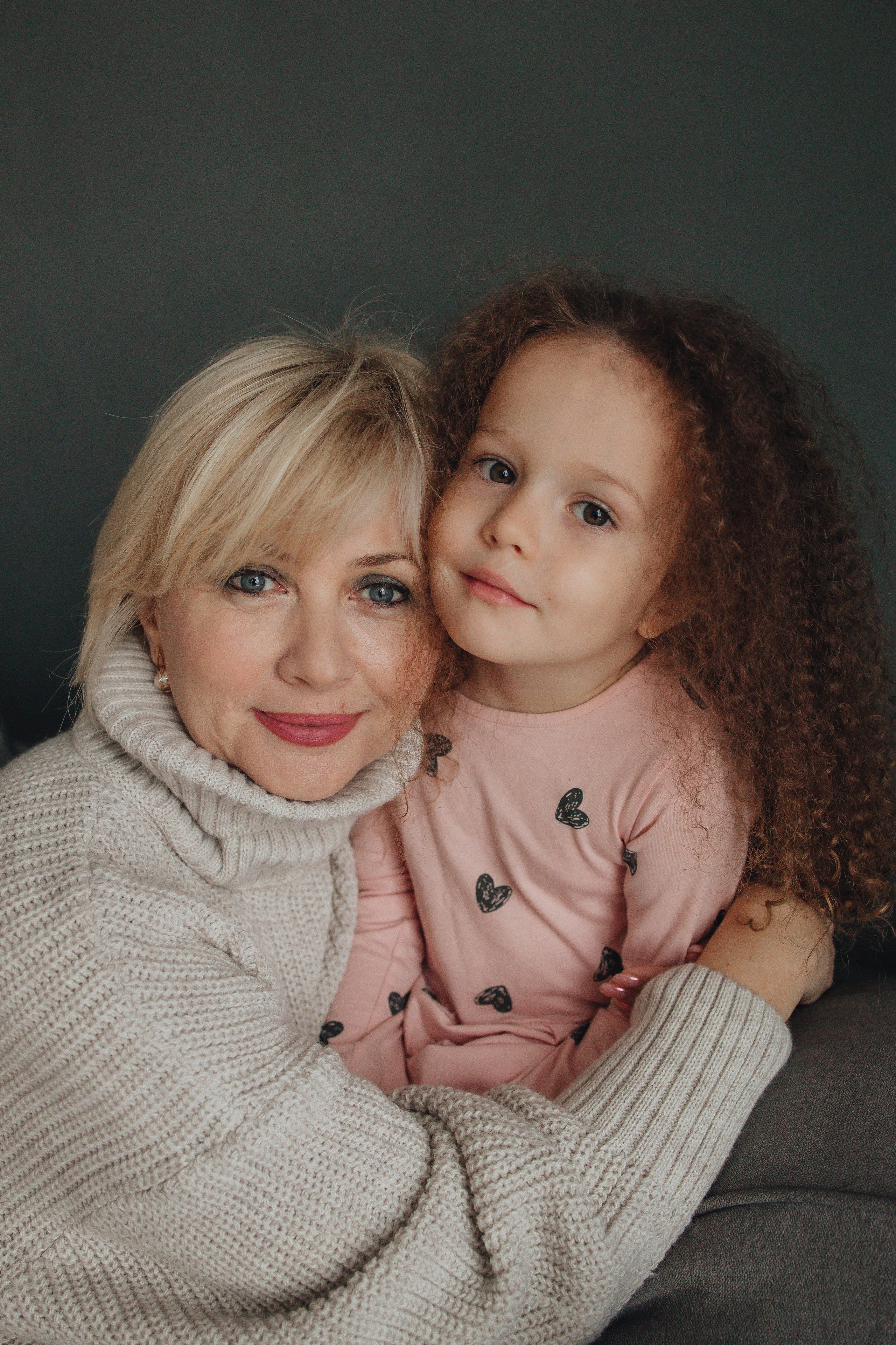 В ожидании сестренки перед Новым годом. Фотограф Новосибирск