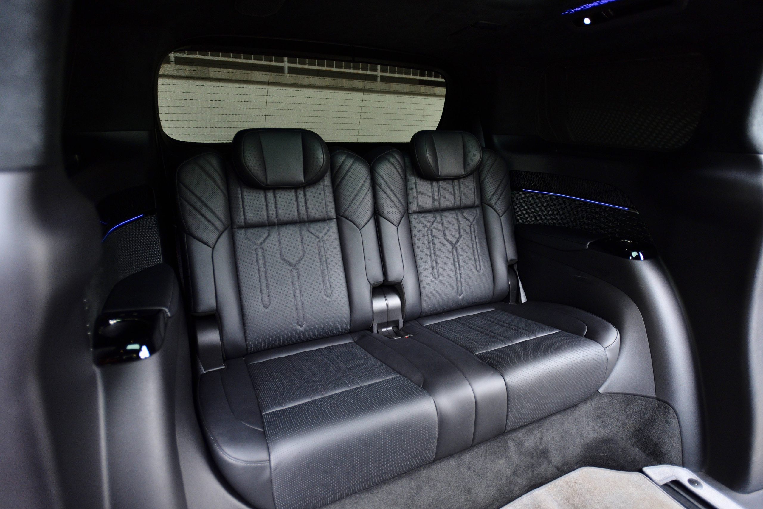 Zeekr 009. Автомобильный и интерьерный фотограф в Минске Александр Тагаев