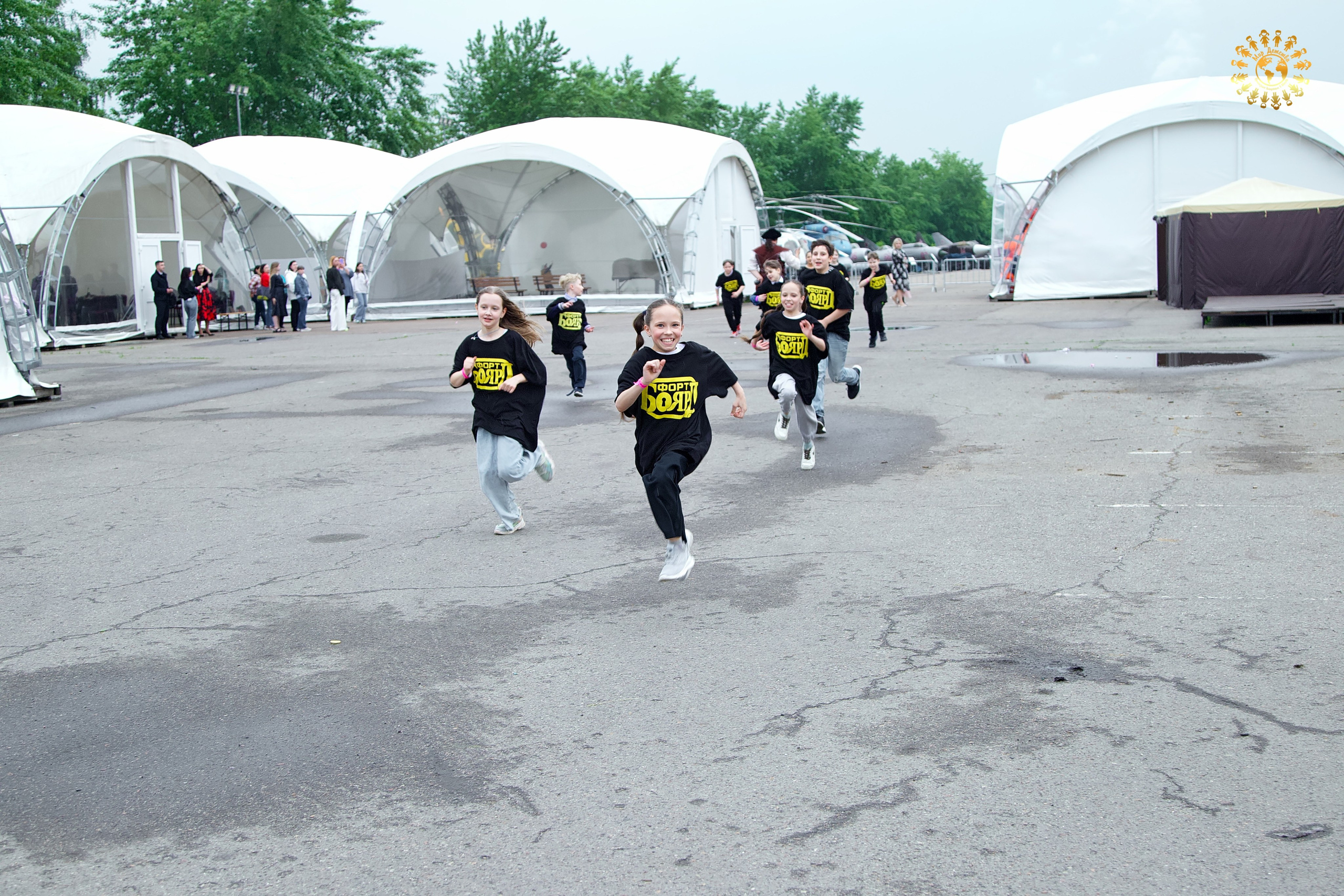 Выпускной 2023 (Школа 1195, 4-й класс). Репортажная съемка в Москве и области. Анималистика