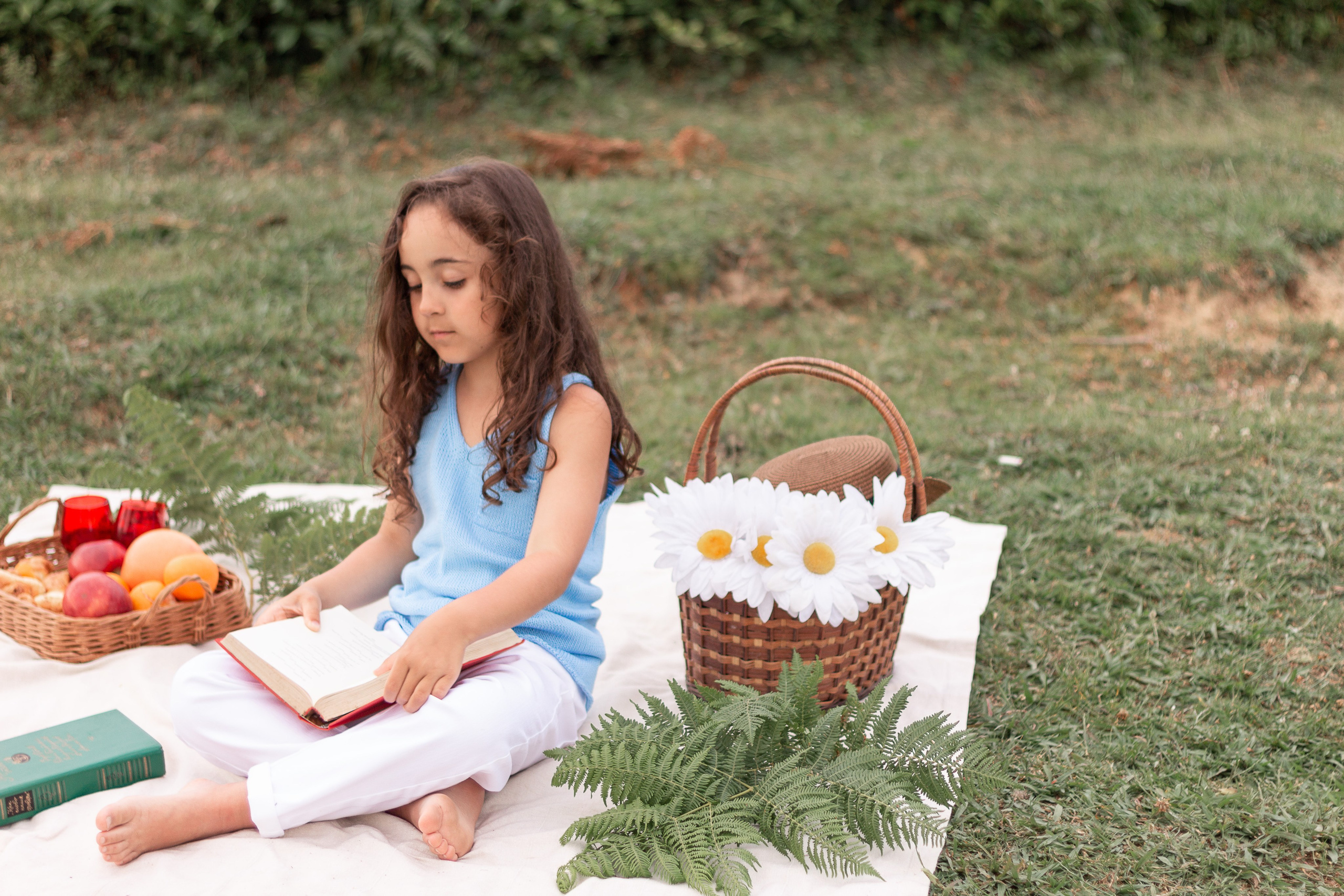 Мама с дочкой встречают закат в горах. Семейный фотограф в Сочи, Лоо, Дагомысе, Вардане Кучумова Олеся