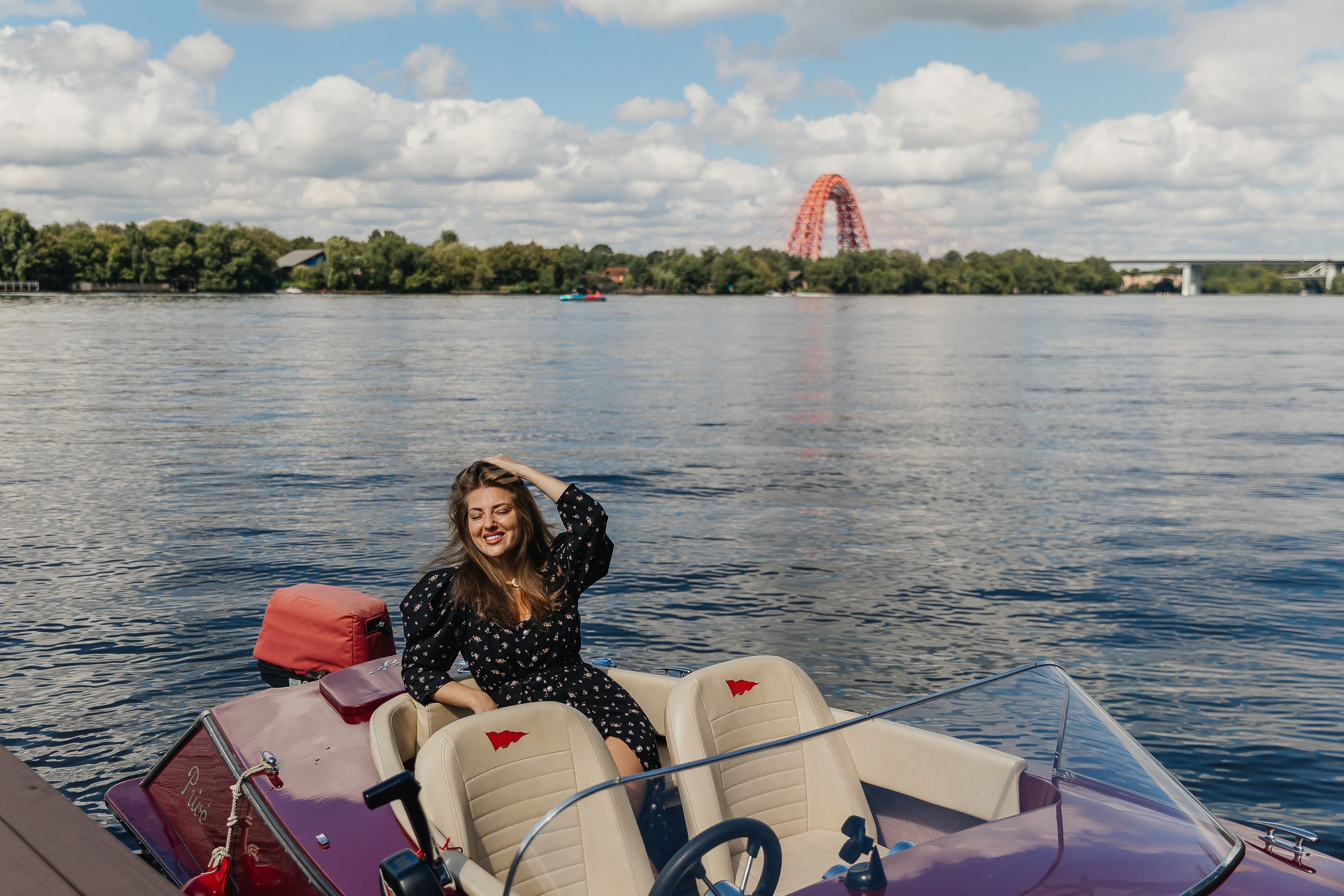 девичник на ретро катерах, ретрокатер, фотограф на девичник, прогулка на яхте, фотосессия на катере, ретро-катер, катер в москве