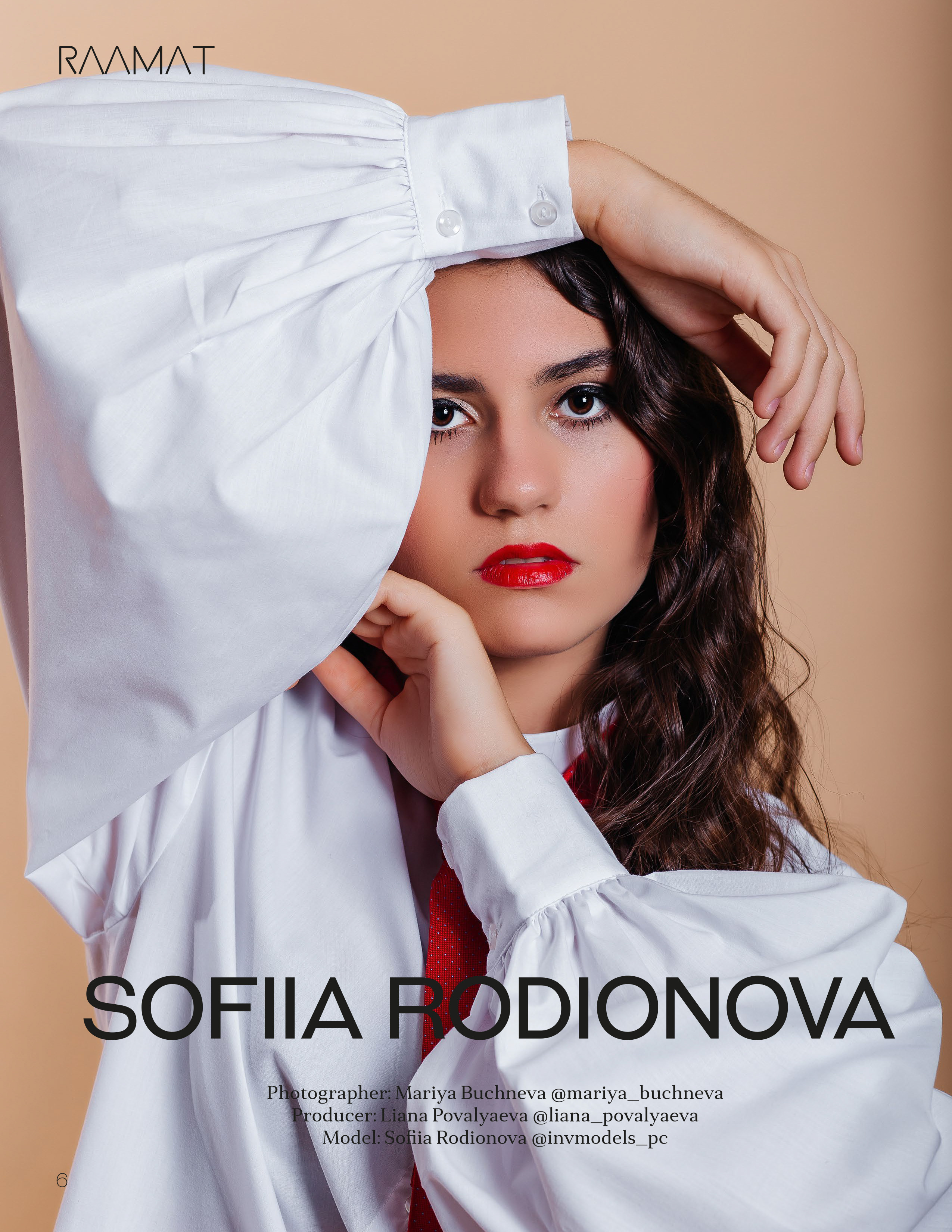 Женский портрет на простом фоне с яркими акцентами. Фотограф в Подольске — Мария Бучнева