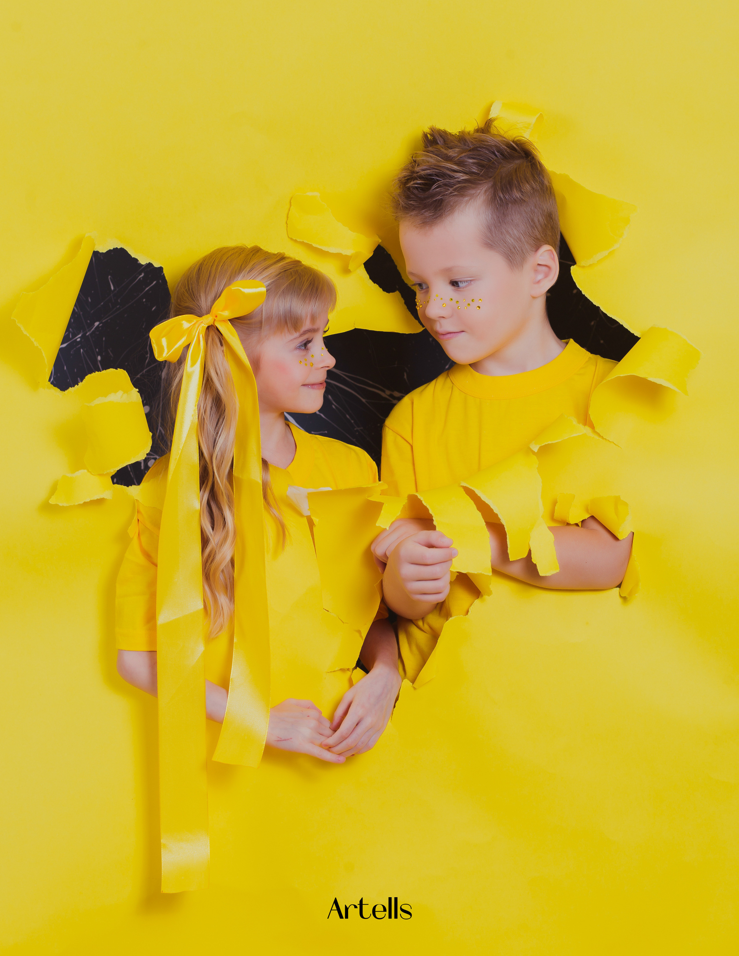 Детская фотосессия на ярком желтом фоне. Фотограф в Подольске — Мария Бучнева