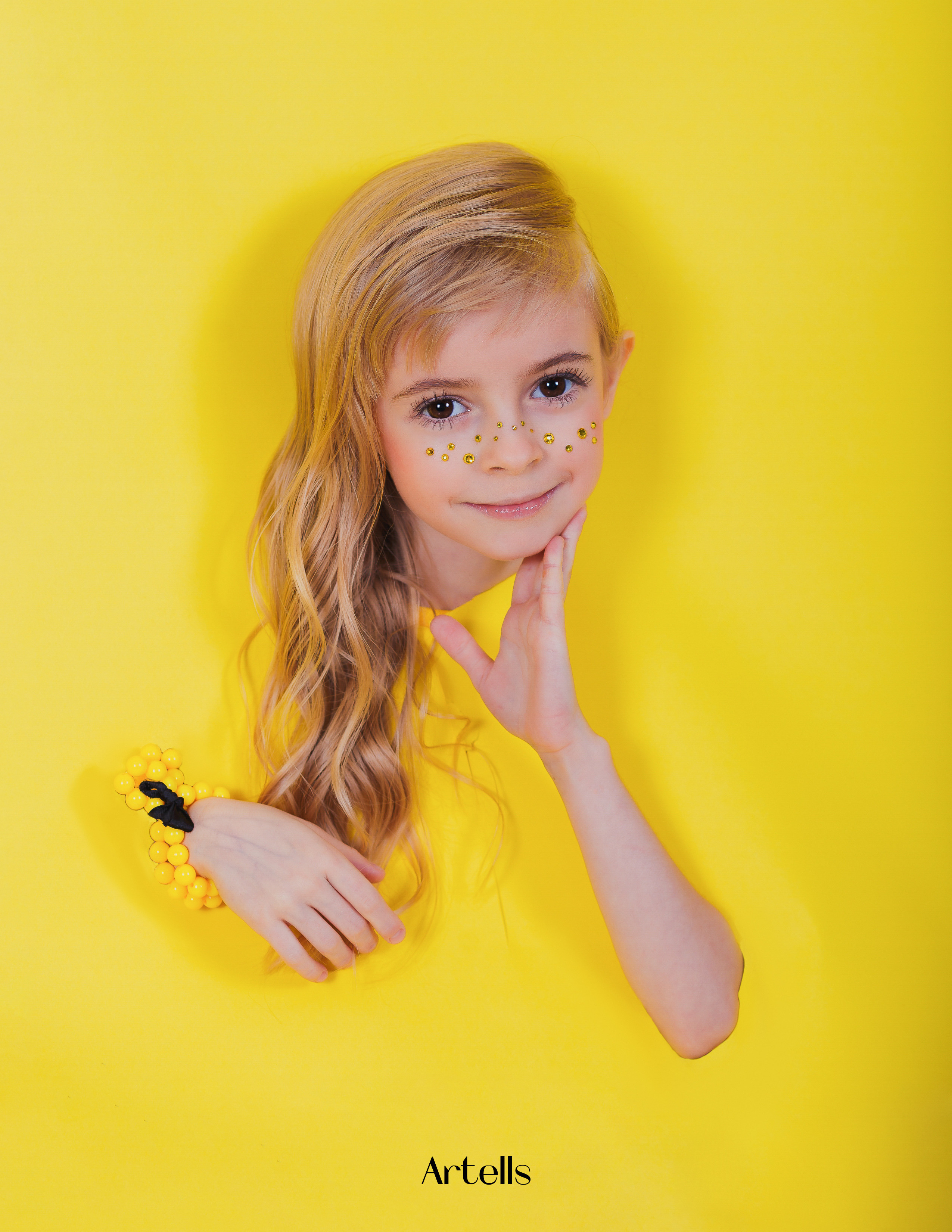 Детская фотосессия на ярком желтом фоне. Фотограф в Подольске — Мария Бучнева