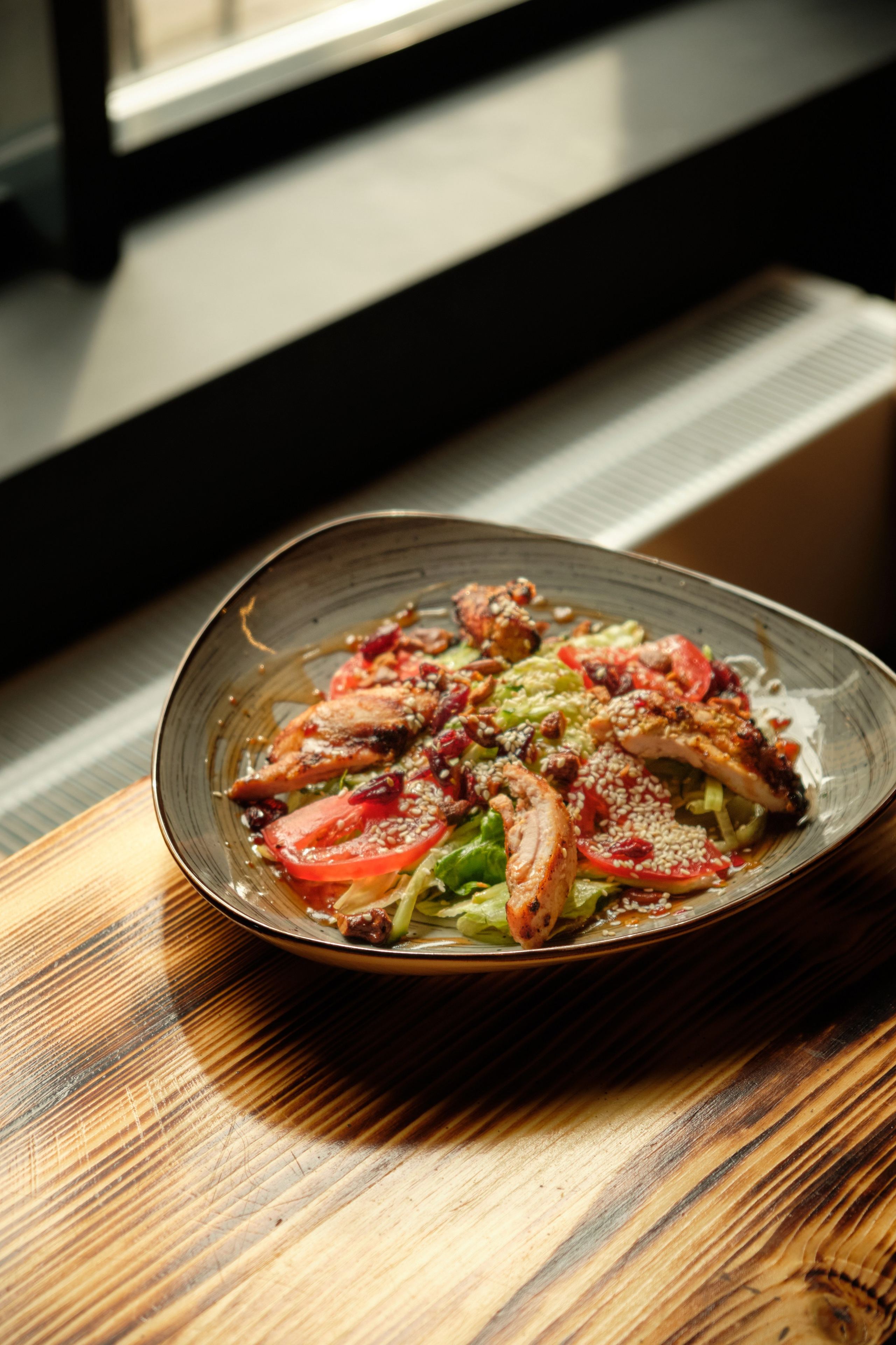 რესტორნის ფოტოგადაღება ბურგერებითა და გრილ მენიუთი | ფუდ ფოტოგრაფი და ინტერიერები თბილისი. კომერციული ფოტოგრაფი თბილისი | კერძებისა და პროდუქციის გადაღება | გორბაჩოვი ვიტალი