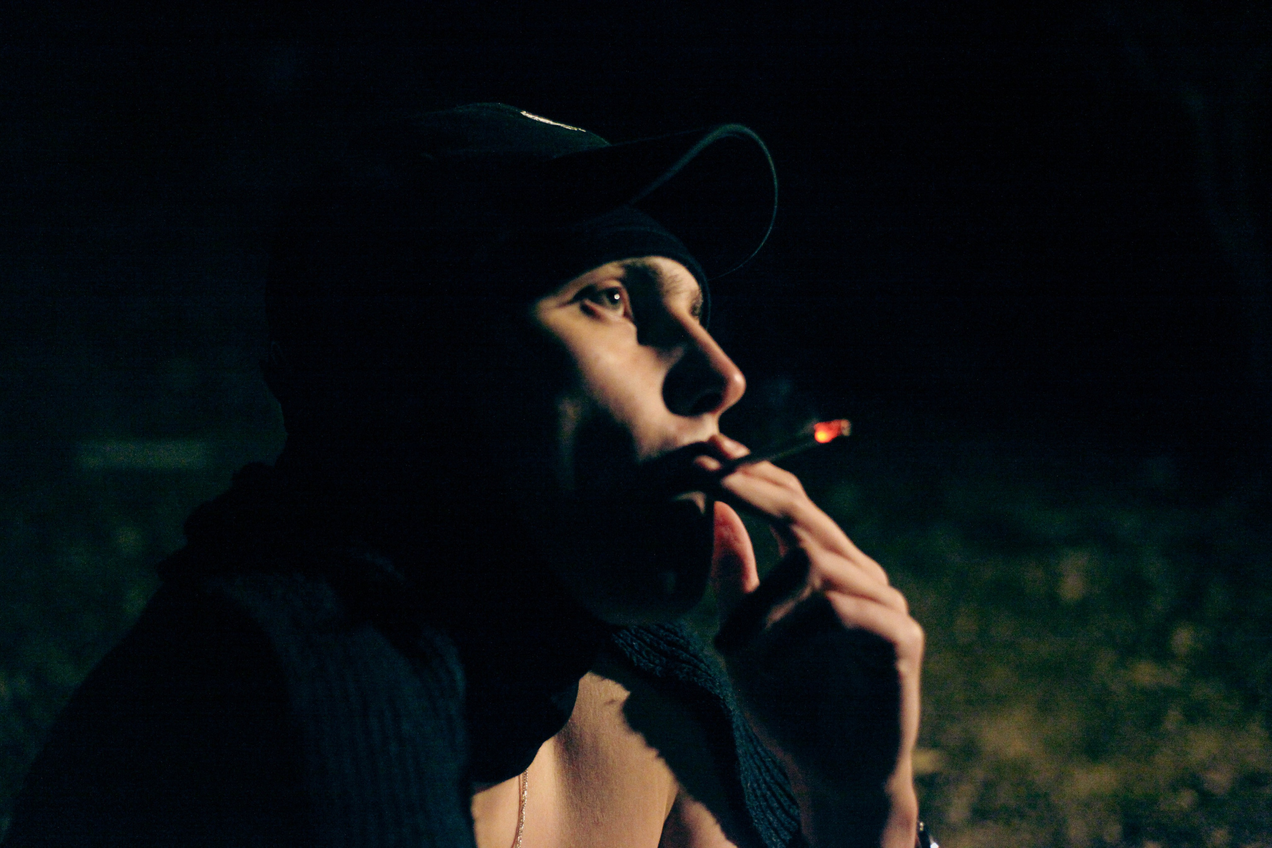 «Затянутая тишина: воспоминания прошлой жизни». Уличный фотограф Города N