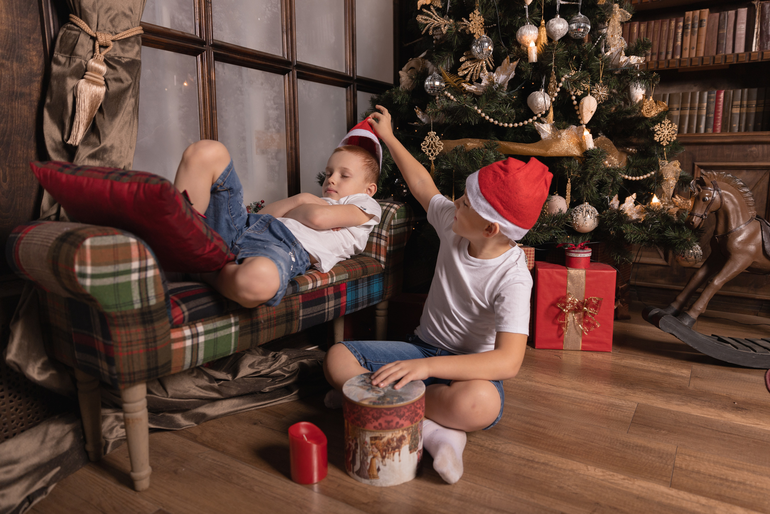 Студийная новогодняя фотосессия с детьми