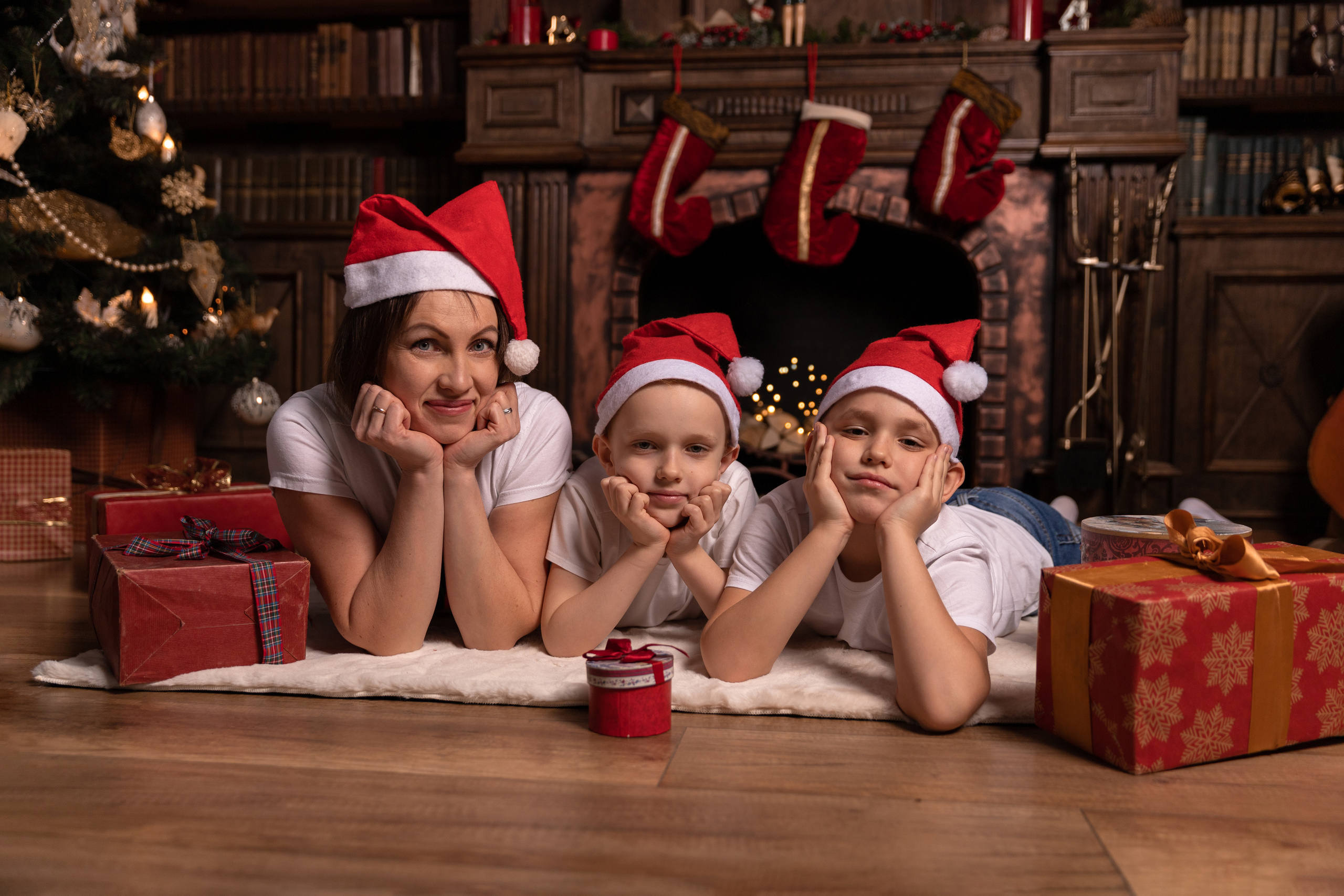 Студийная новогодняя фотосессия с детьми