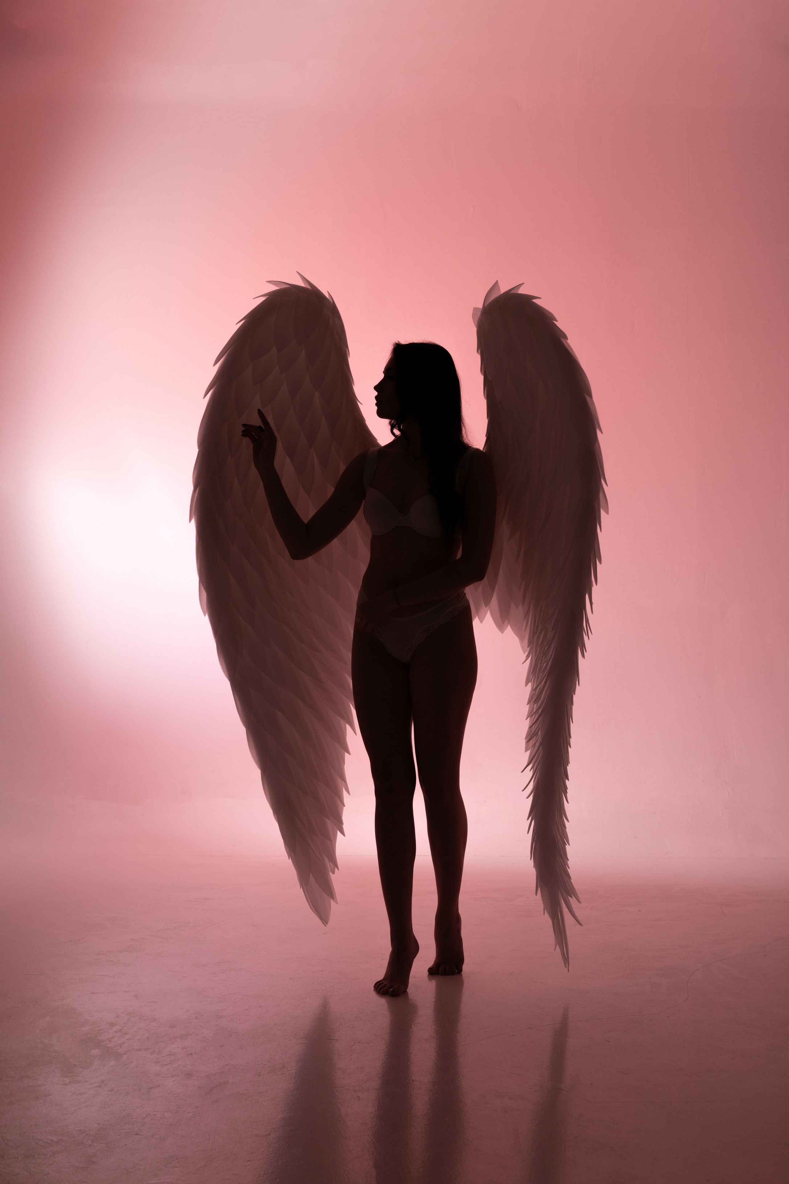 Студийная фотосессия с крыльями