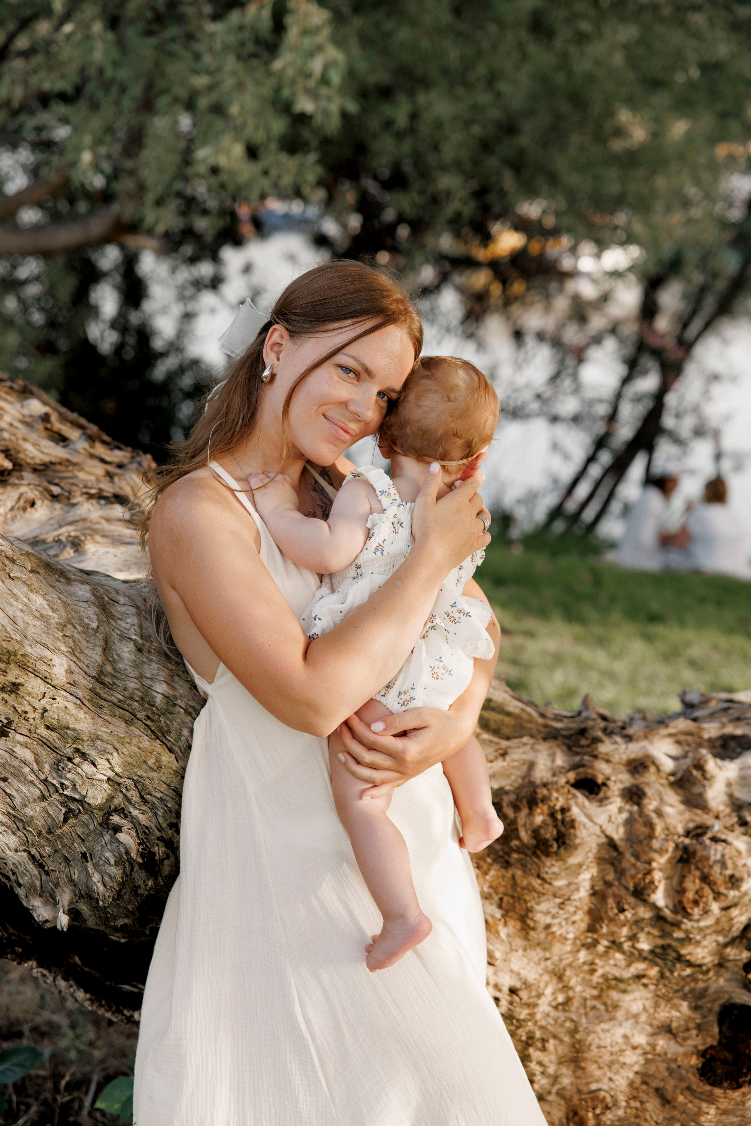 Family photoshoot inside the park. Главная