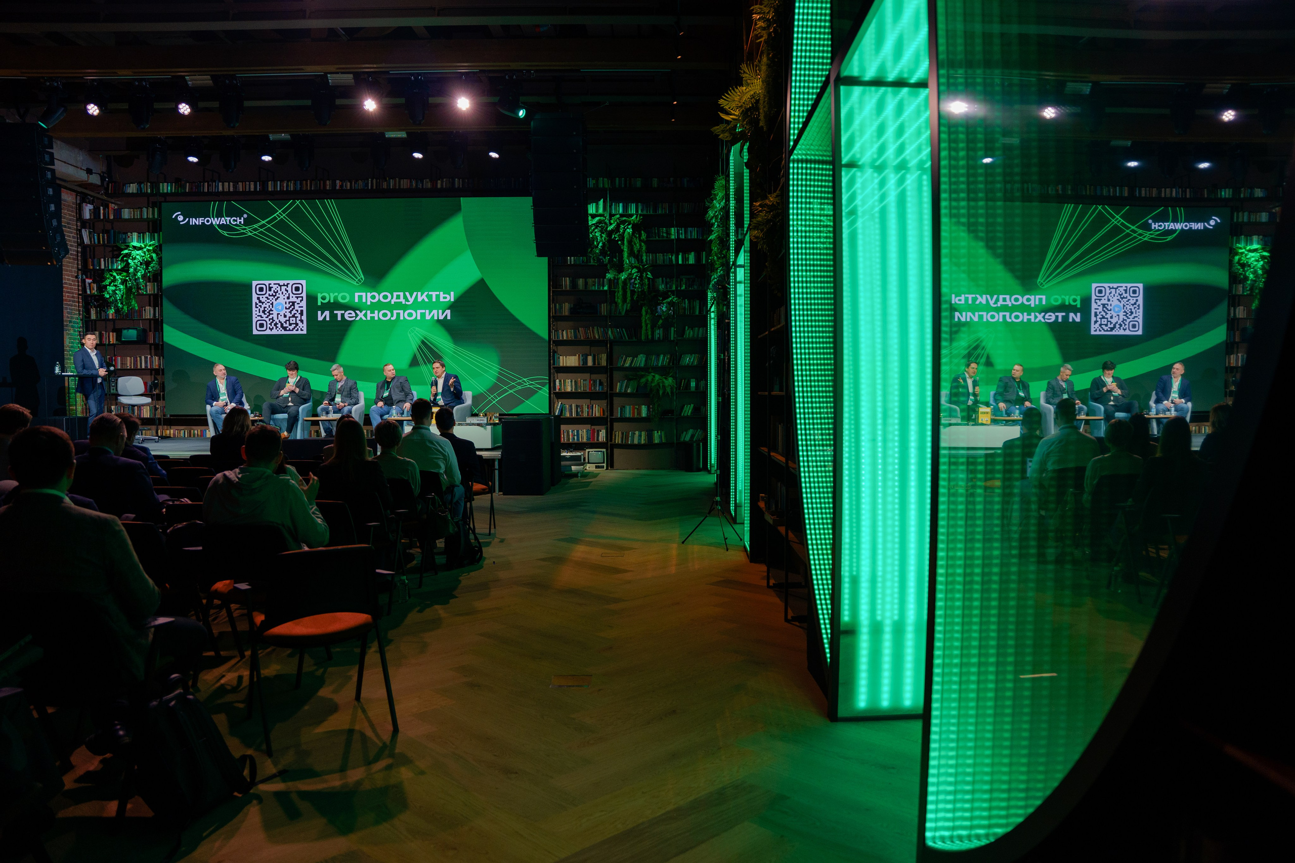 Репортажный фотограф на бизнес конференцию в Кибердом. Репортажный фотограф Москва Сергей Дружинин