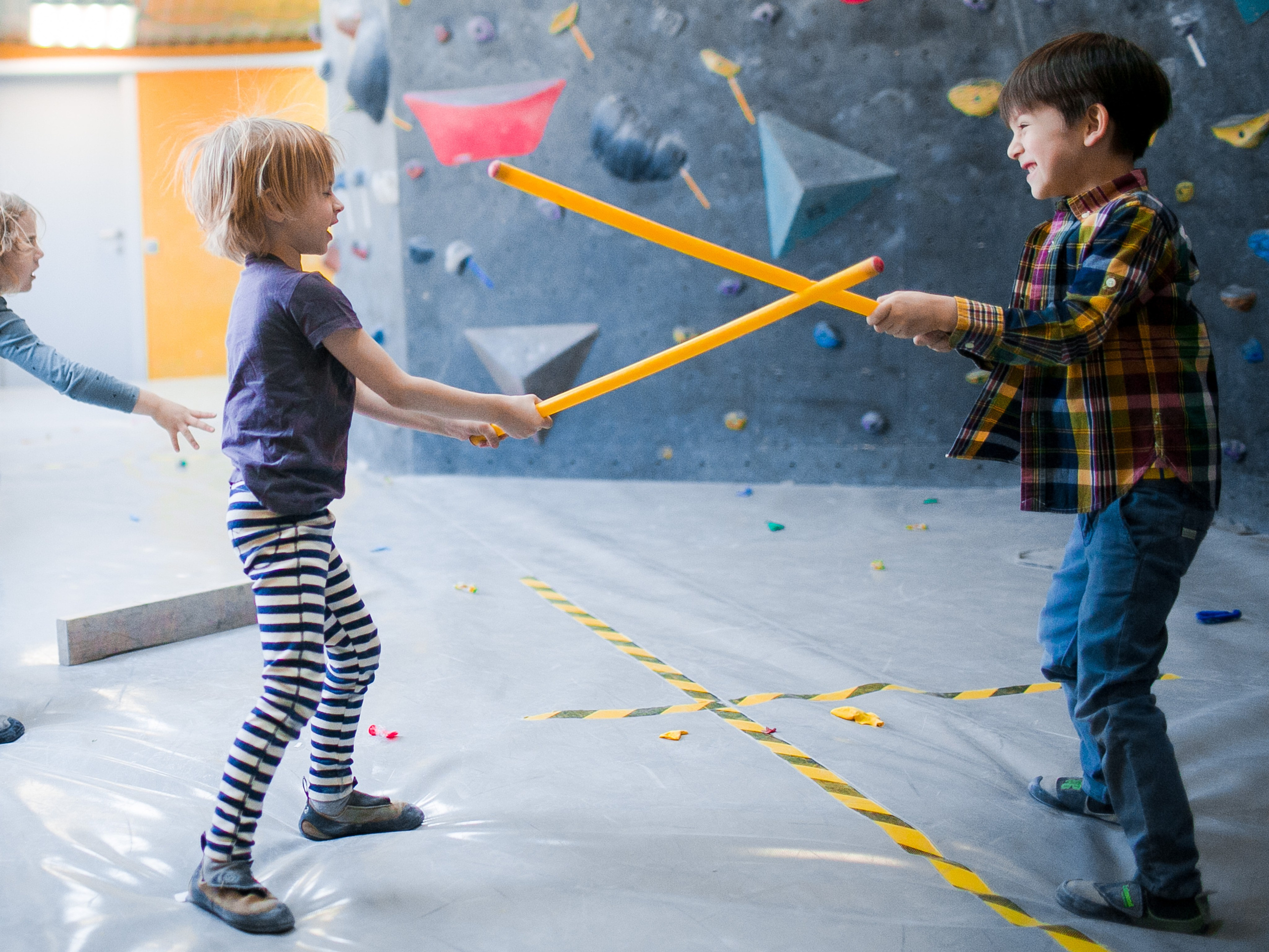 Фотосъемка детского Дня рождения на скалодроме. Репортажный фотограф Борис Геер