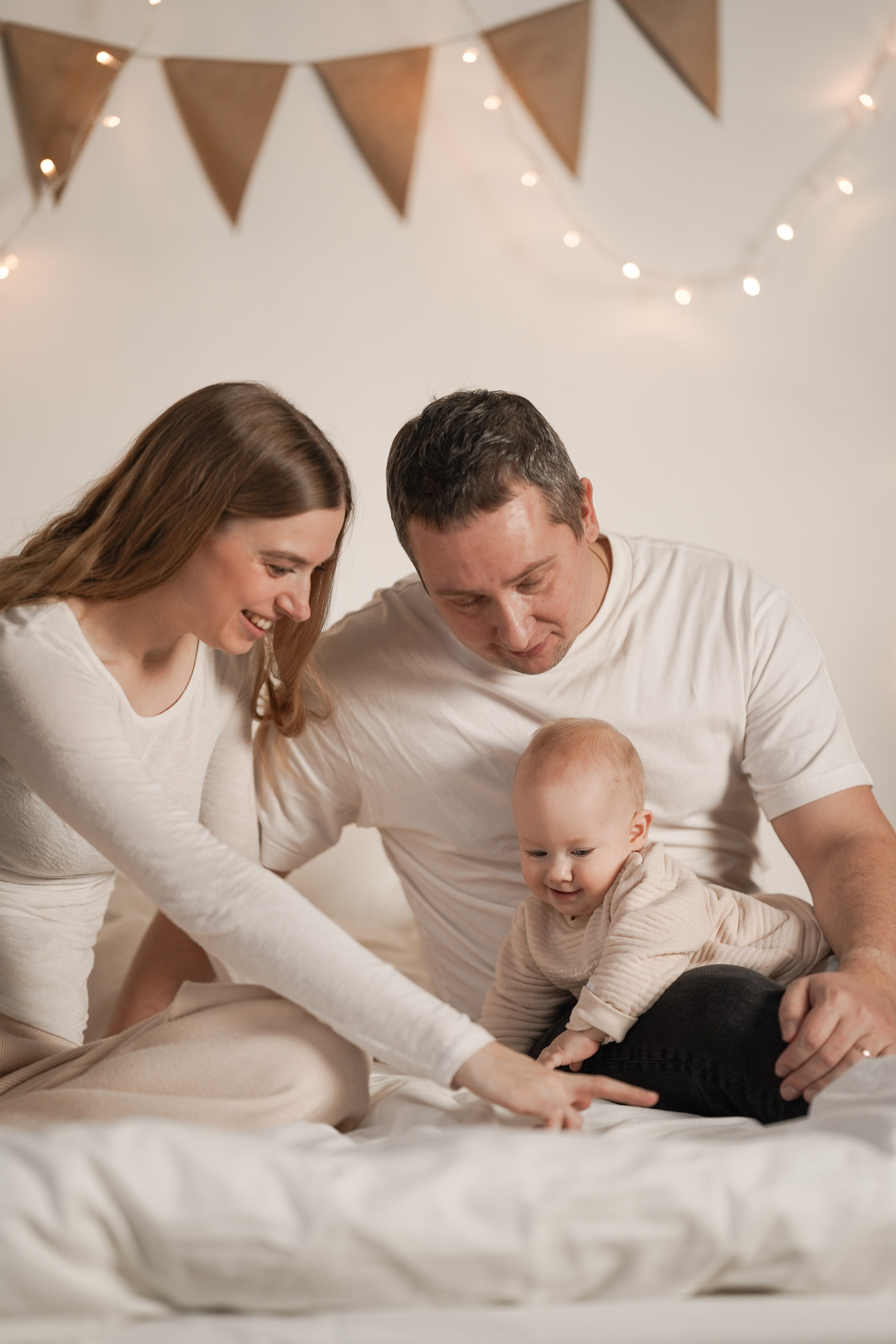 Семейная фотосессия в студии. Фотограф Надежда Жемкова. Фотосъёмка, ретушь, фотомонтаж для вас и вашего бизнеса