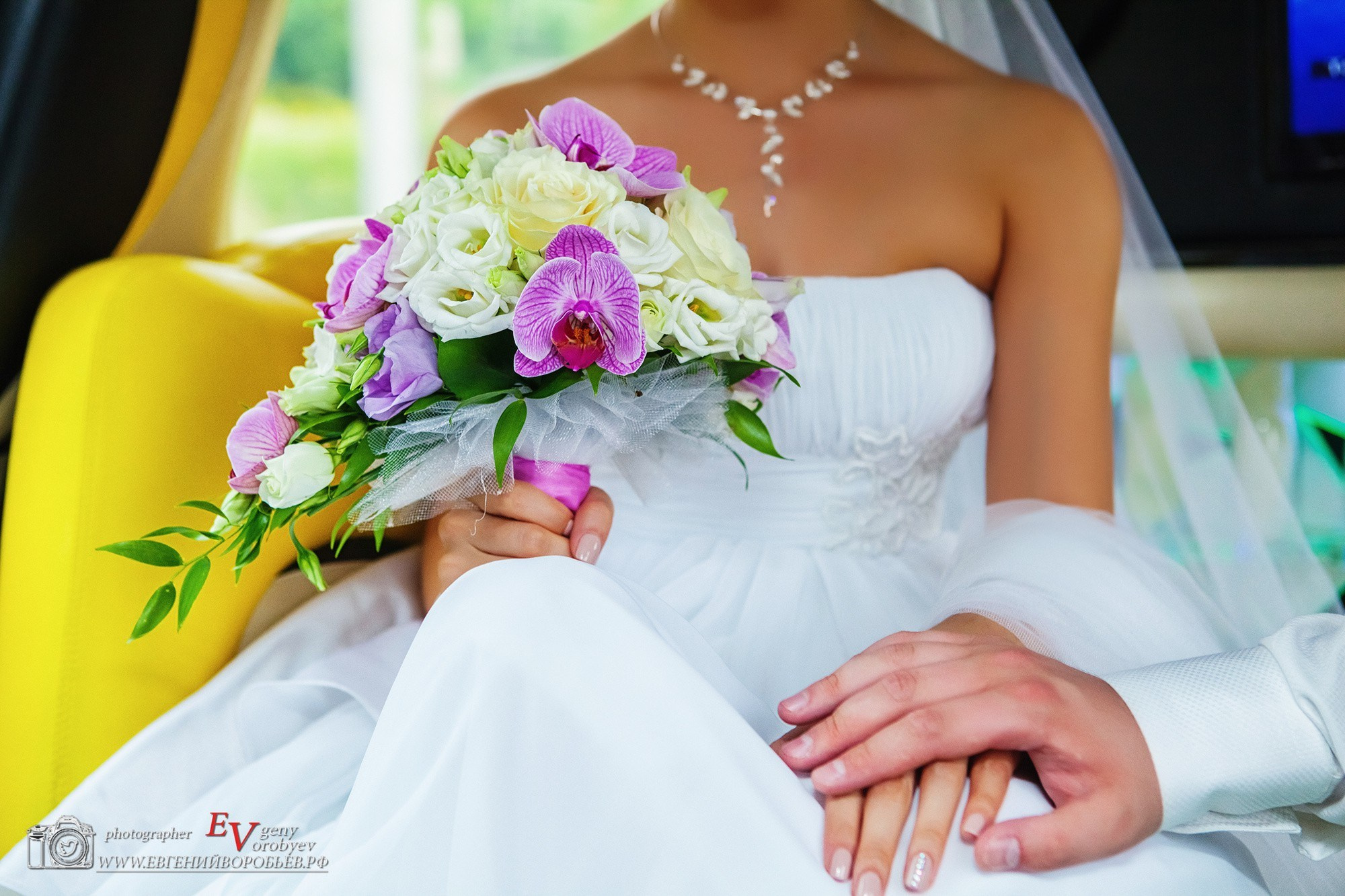 Свадебная фотосессия в Красноярске лучший фотограф свадьба Красноярск невеста свадебное платье жених визажист причёска макияж идея места образ пример красивая фото позы для свадебной фотосессии фотография декор агентство организация цены описание услуги ведущий тамада заказать забронировать стилист 