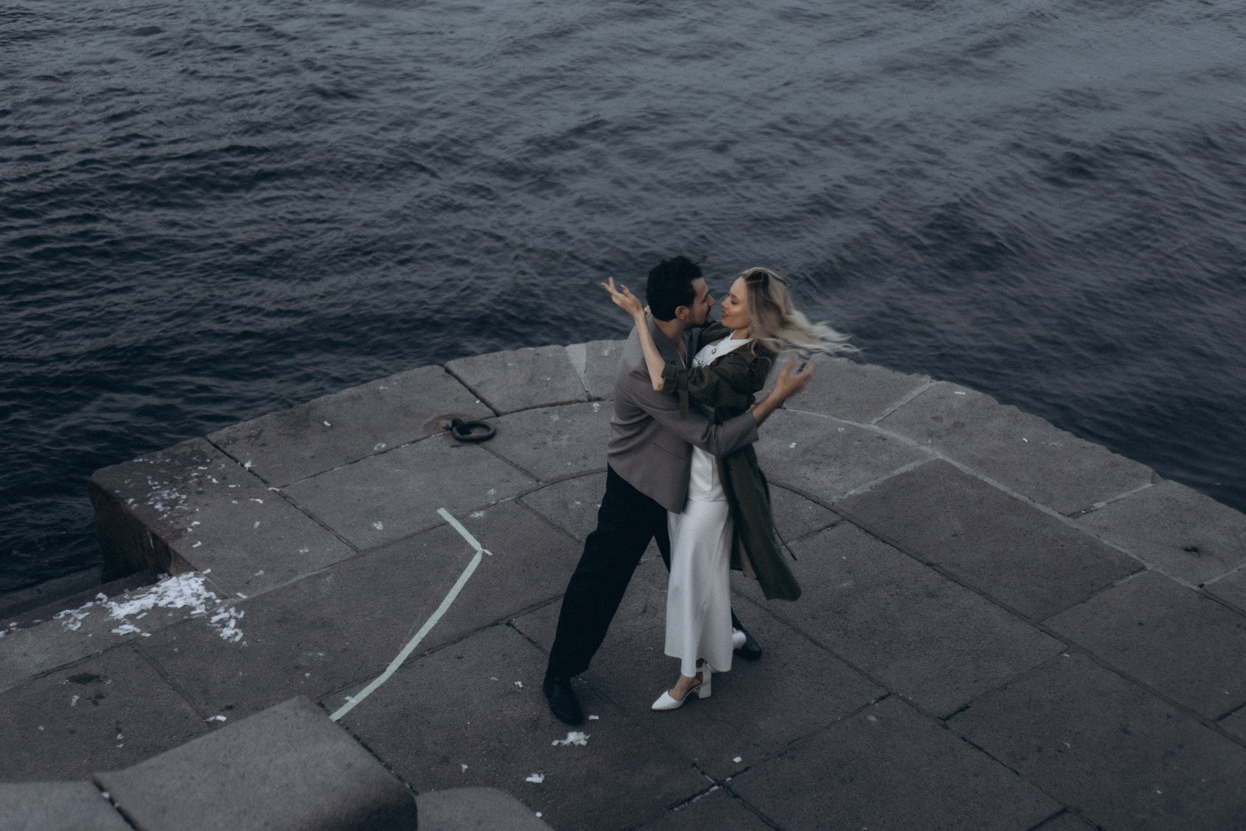 СВАДЕБНАЯ СЬЕМКА ПАРЫ НА РАССВЕТЕ В БЕЛЫЕ НОЧИ И ПРОГУЛКА С РАЗВОДНЫМИ МОСТАМИ И ПИКНИК ВОЗЛЕ ИСАКИЕВСКОГО СОБОРА. Профессиональный фотограф, Санкт-Петербург — Виктория Богомолова