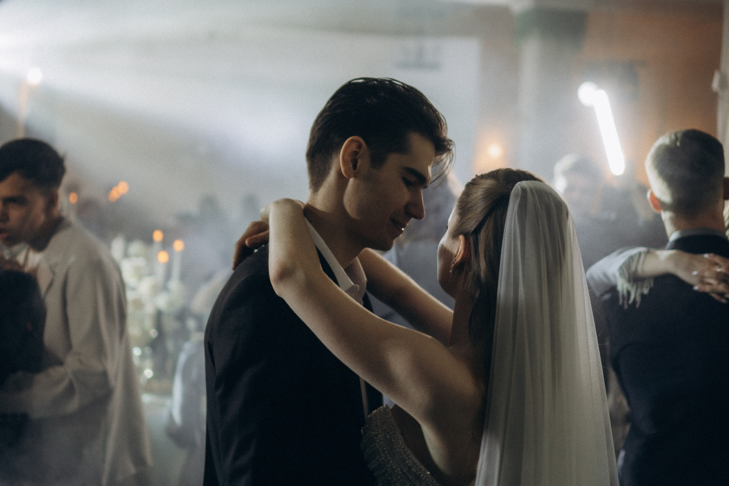 СВАДЕБНАЯ СЬЕМКА СБОРОВ В ОТЕЛЕ И ВЫЕЗД НА ЦЕРЕМОНИЮ (СНЯТО В СИБИРЕ В НИЖНЕВАРТОВСКЕ). Профессиональный фотограф, Санкт-Петербург — Виктория Богомолова