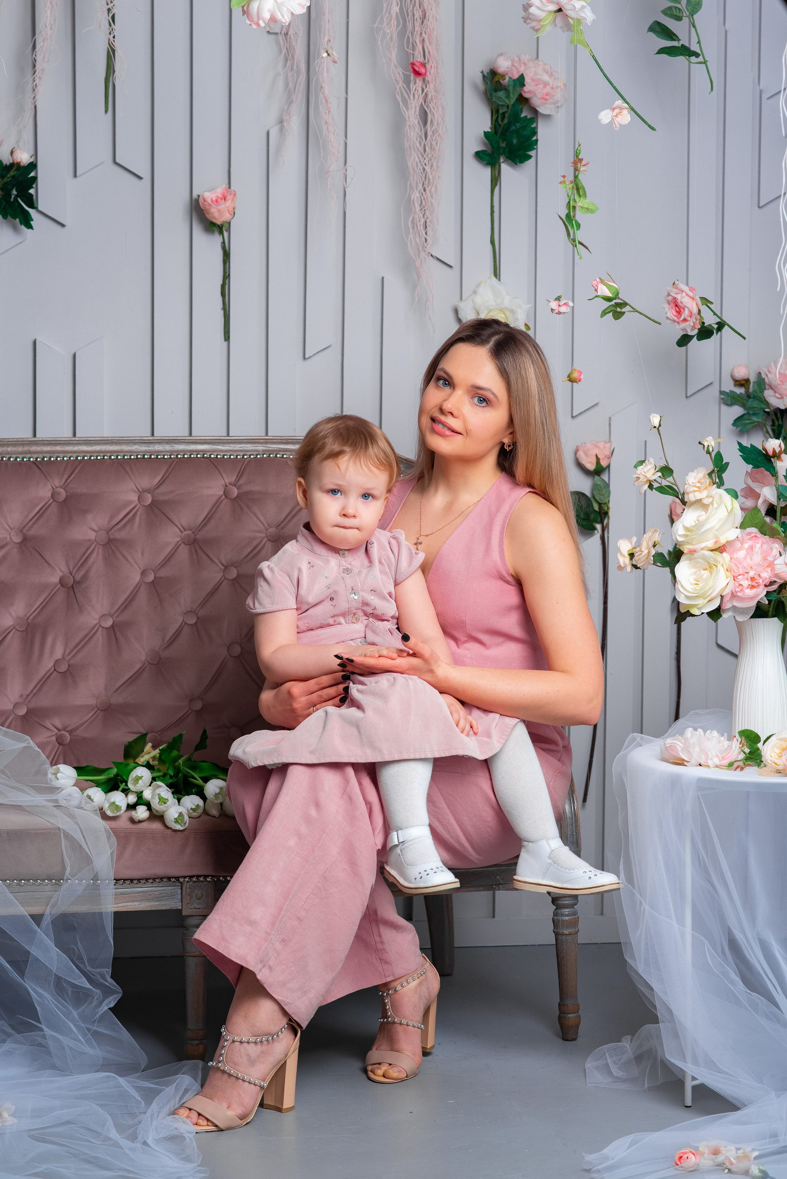 Мама+дочка в студии. Семейный фотограф на выписку из роддома и крещение Минск Настя Гришук