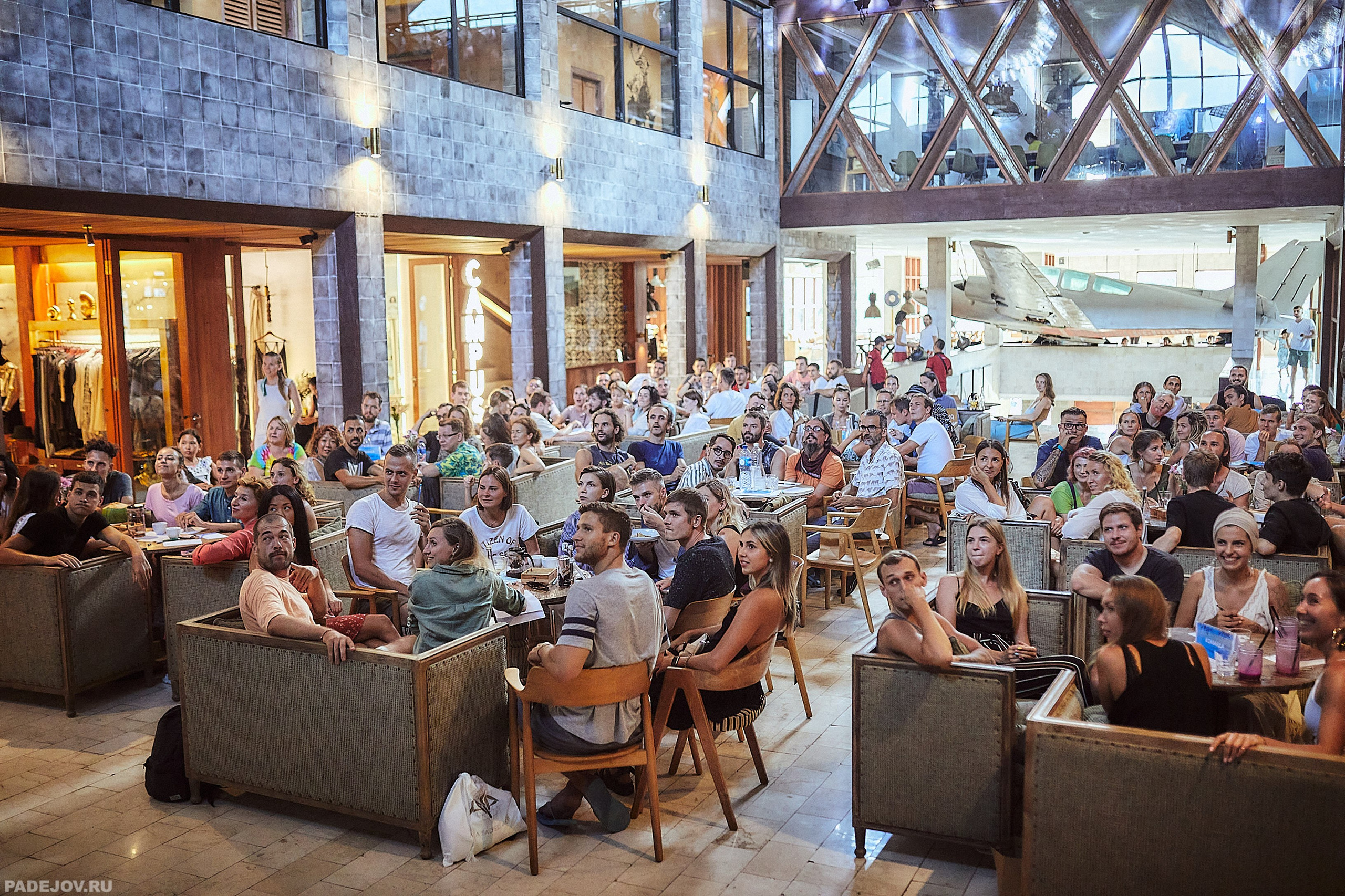 Репортажная съемка для бизнес-мероприятий | Снимки, отражающие успех и торжественность