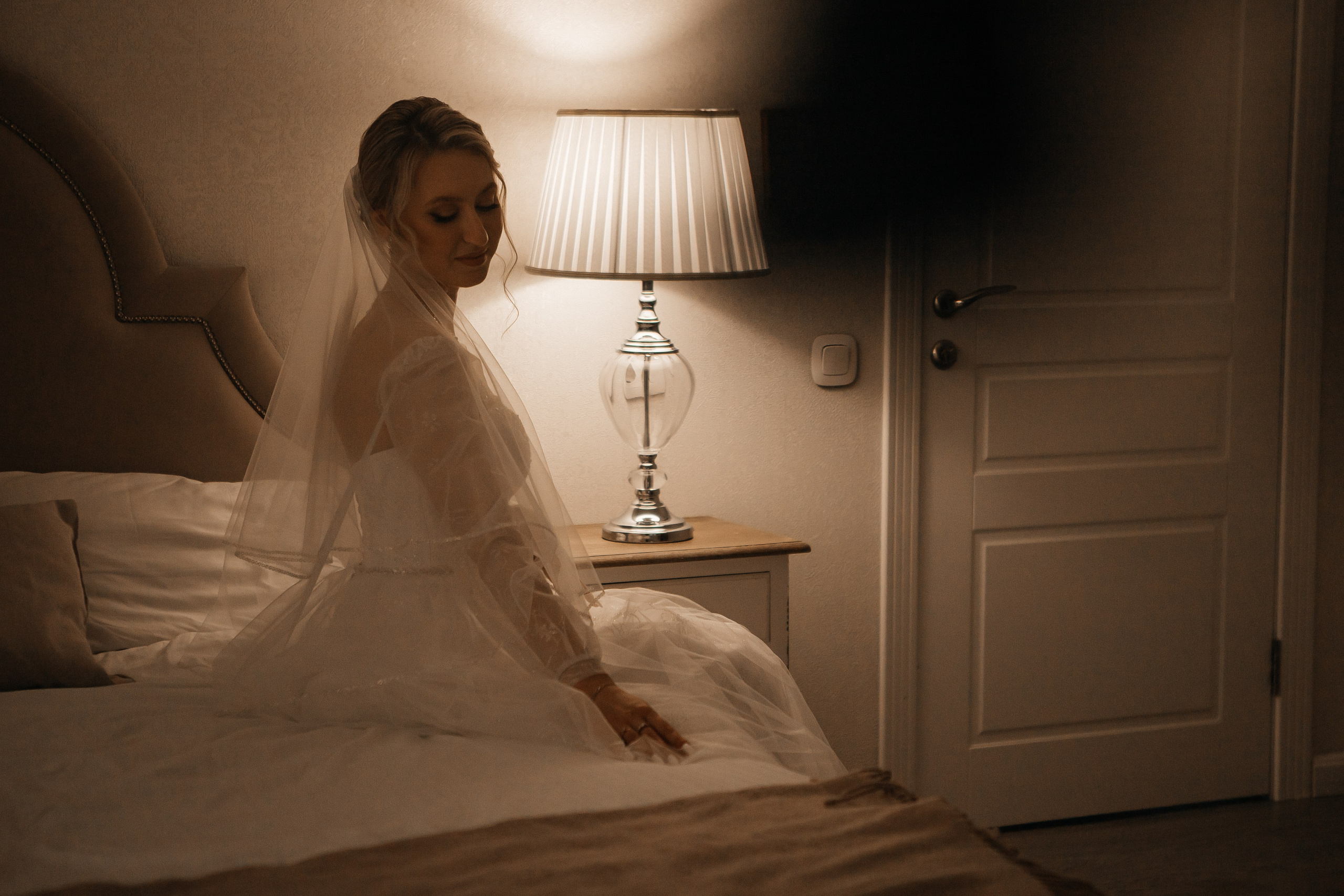 Евгения и Николай утренние сборы. Свадебный фотограф Виктория Чуйко Магнитогорск. Визуал для бизнеса