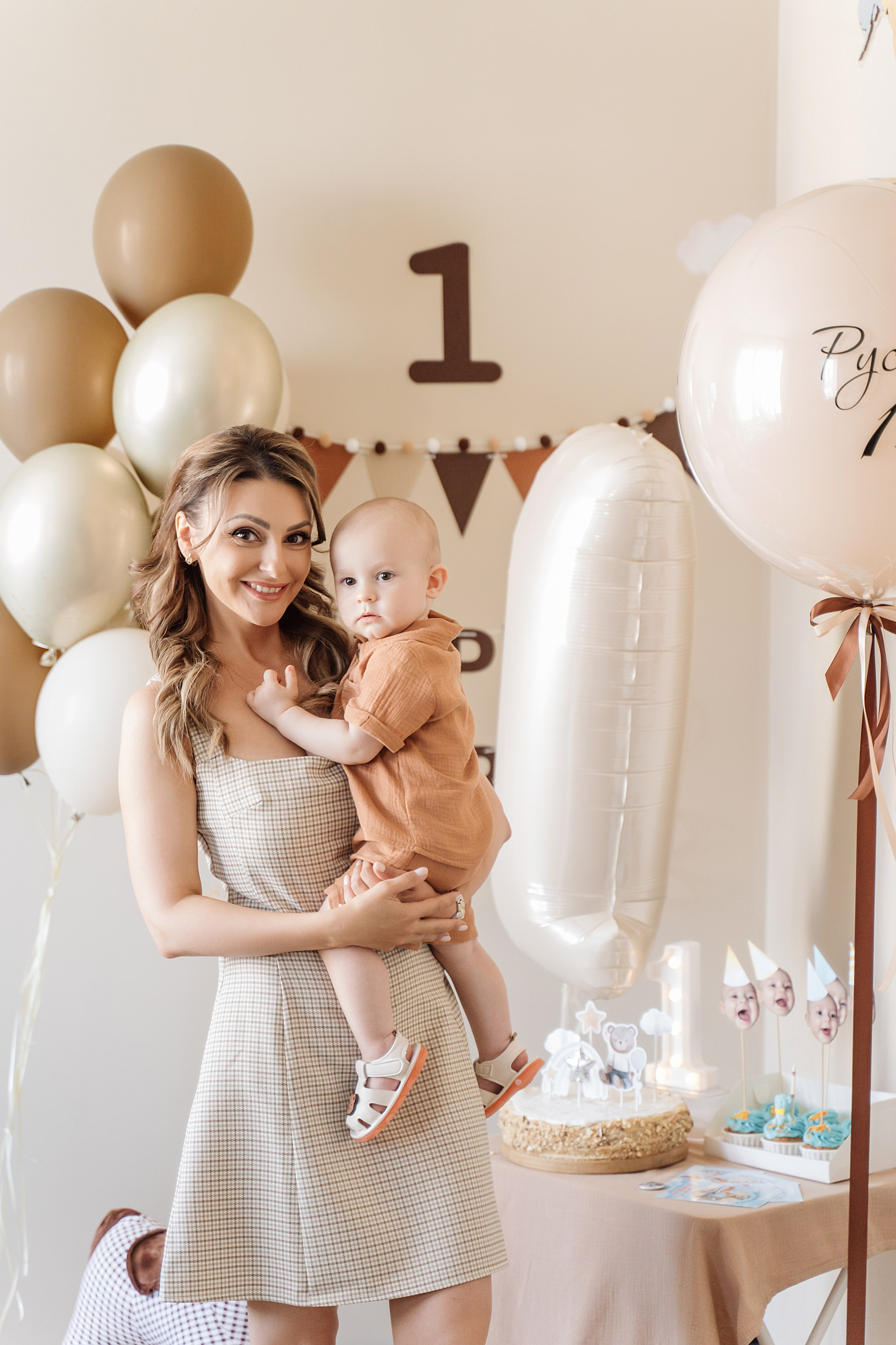 1 годик Русланчику (снимли дома). Свадебный фотограф